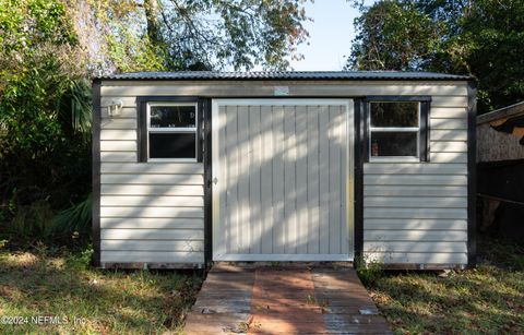 A home in Middleburg