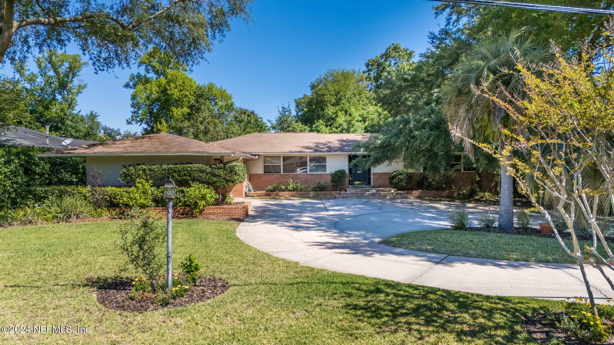 Jacksonville, FL home for sale located at 857 Old Grove Manor, Jacksonville, FL 32207
