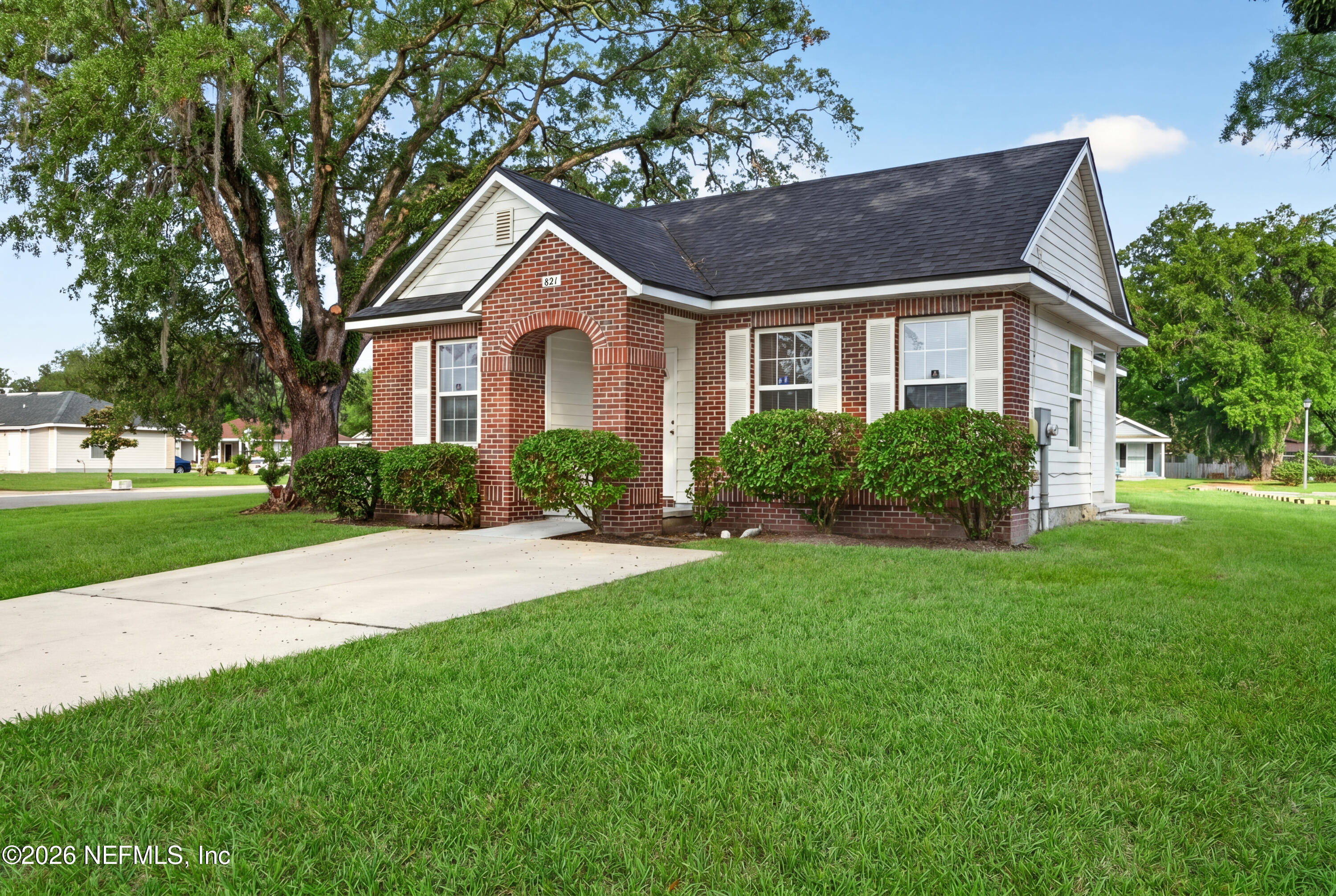 821 OAK ARBOR Circle