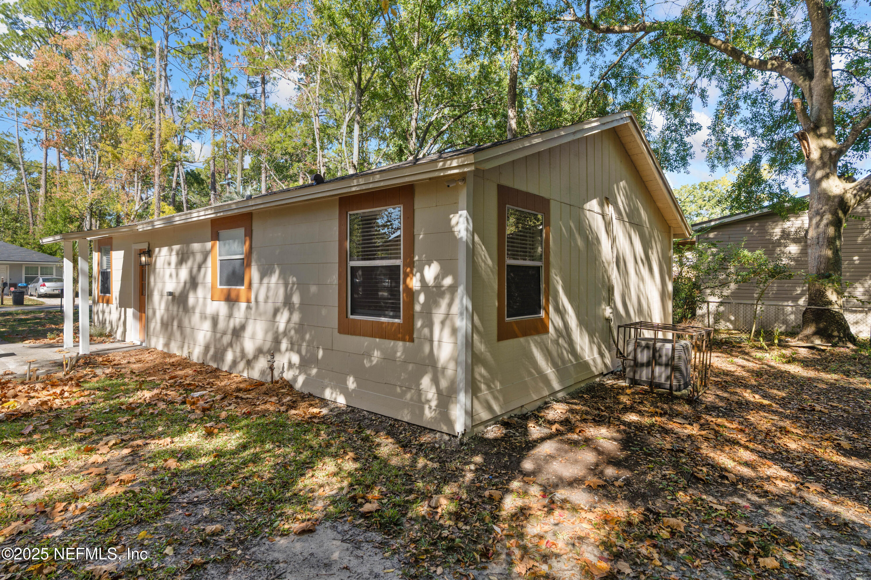 1169 COMANCHE Street