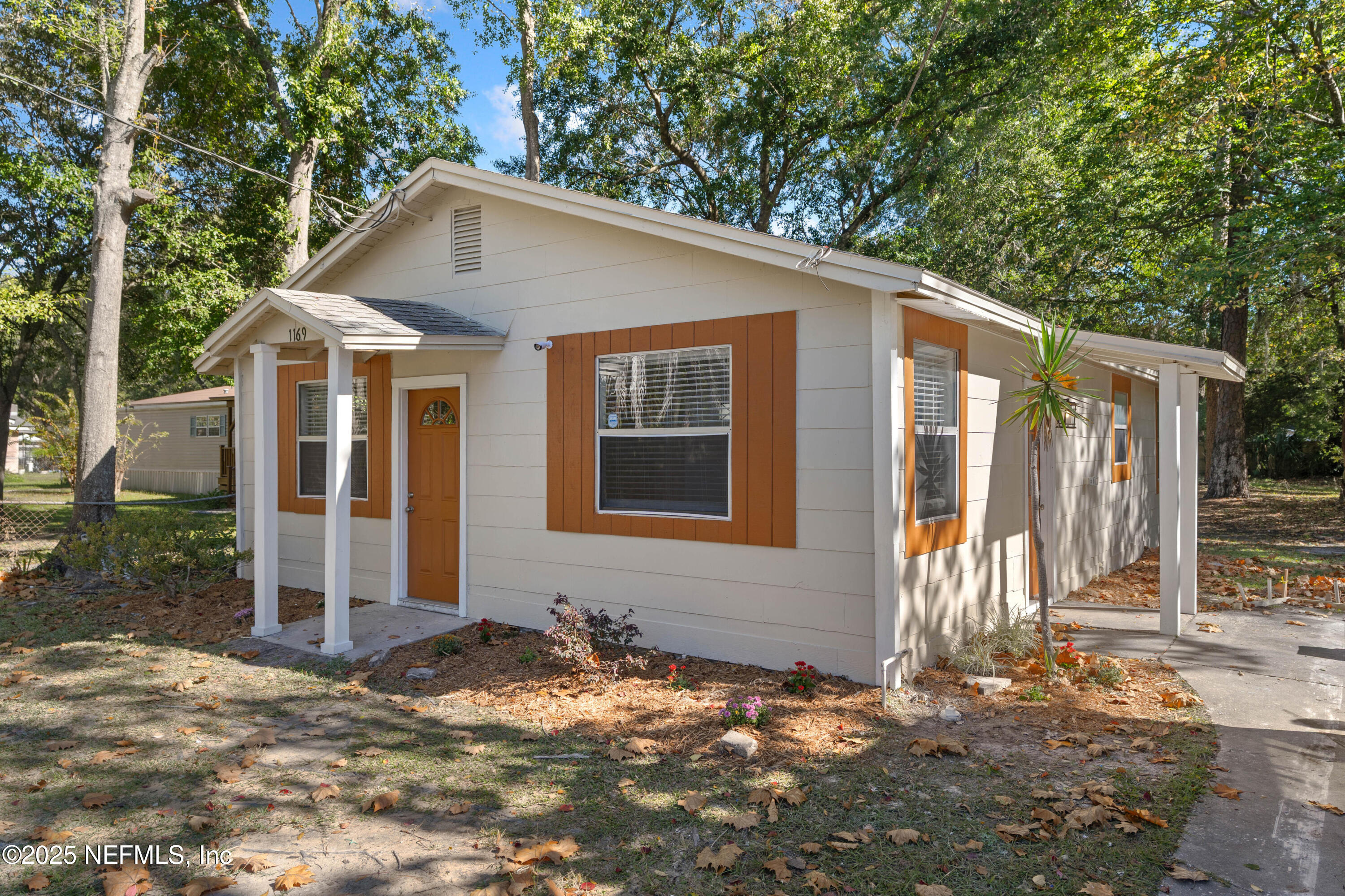 1169 COMANCHE Street