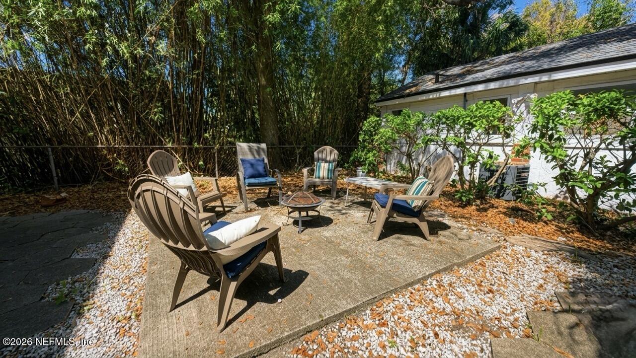 1377 INGLESIDE Avenue