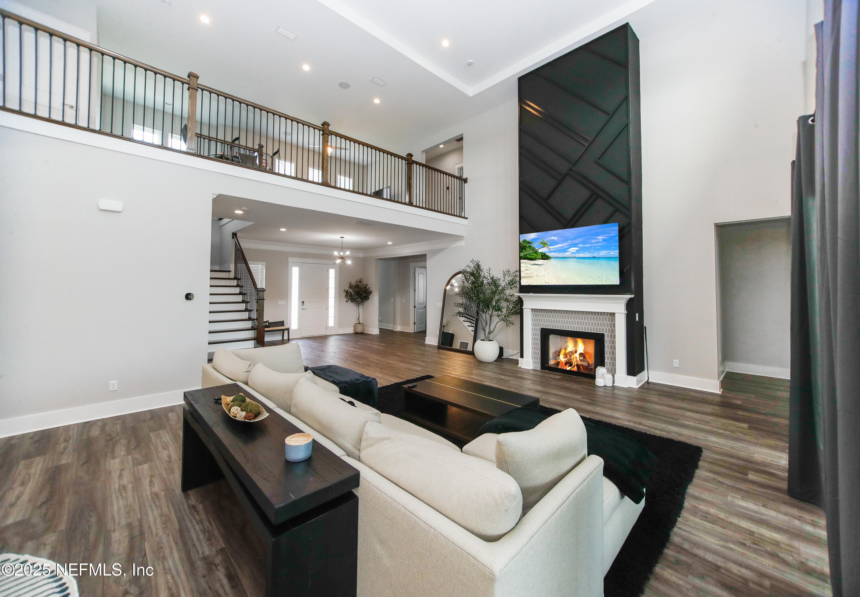 151 HILLENDALE Circle