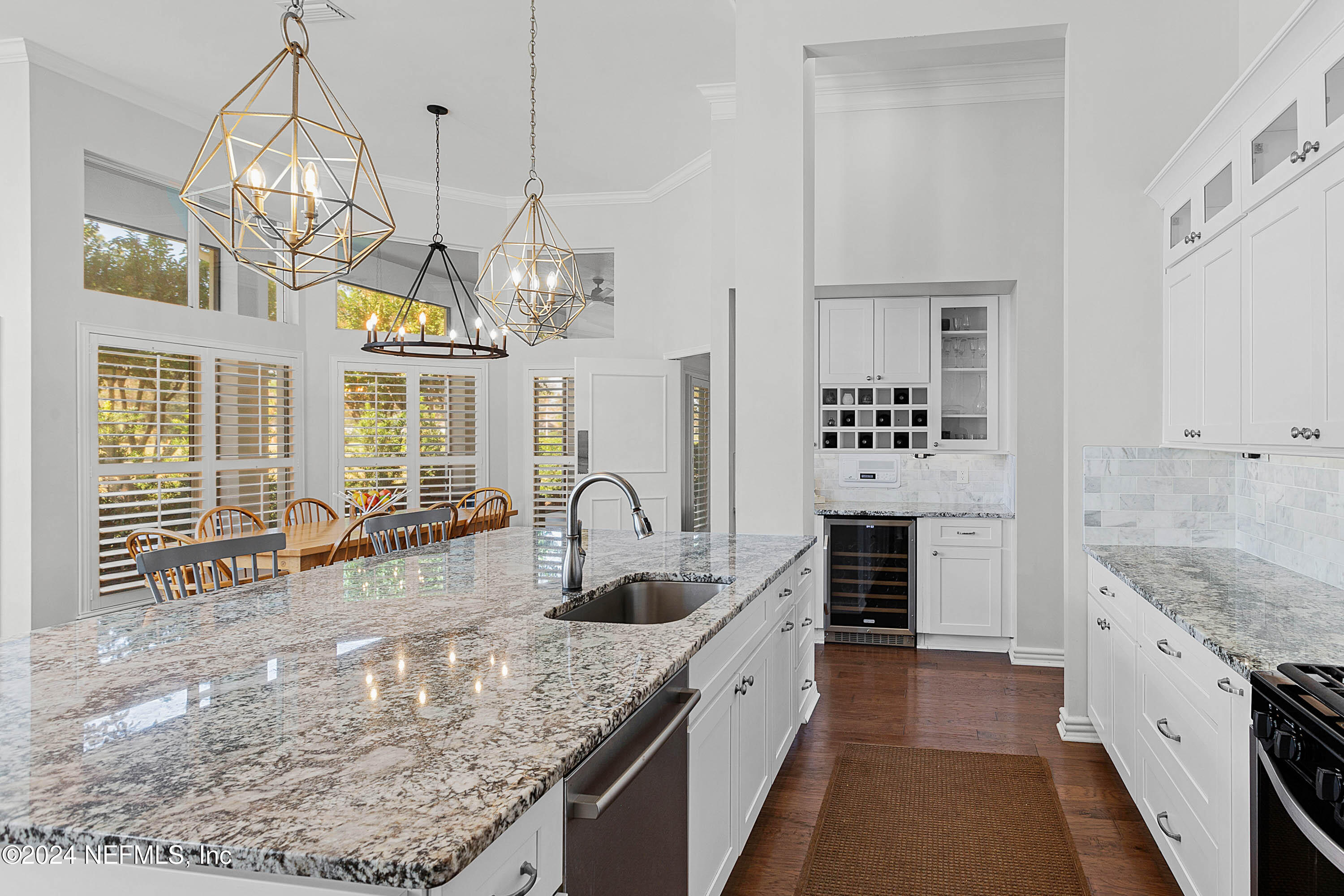 300 PLANTATION Circle