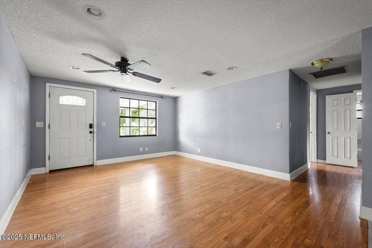 360 CANIS Drive W