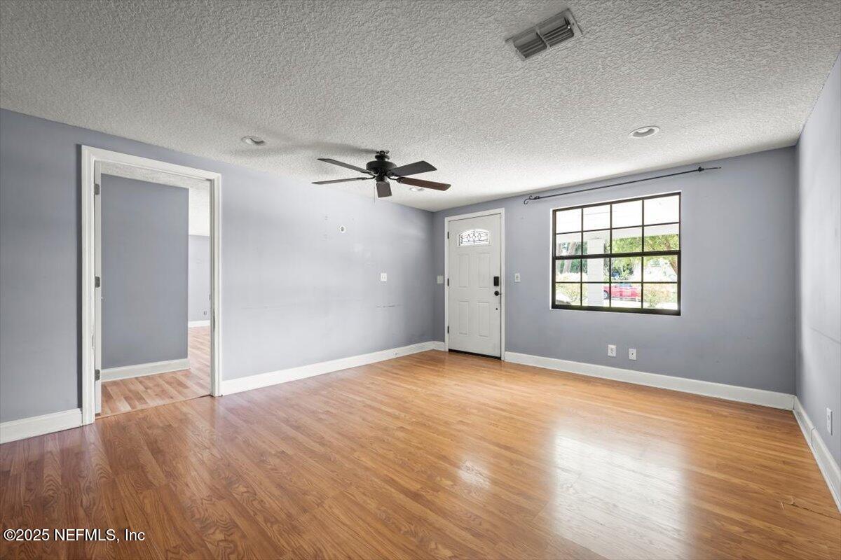 360 CANIS Drive W