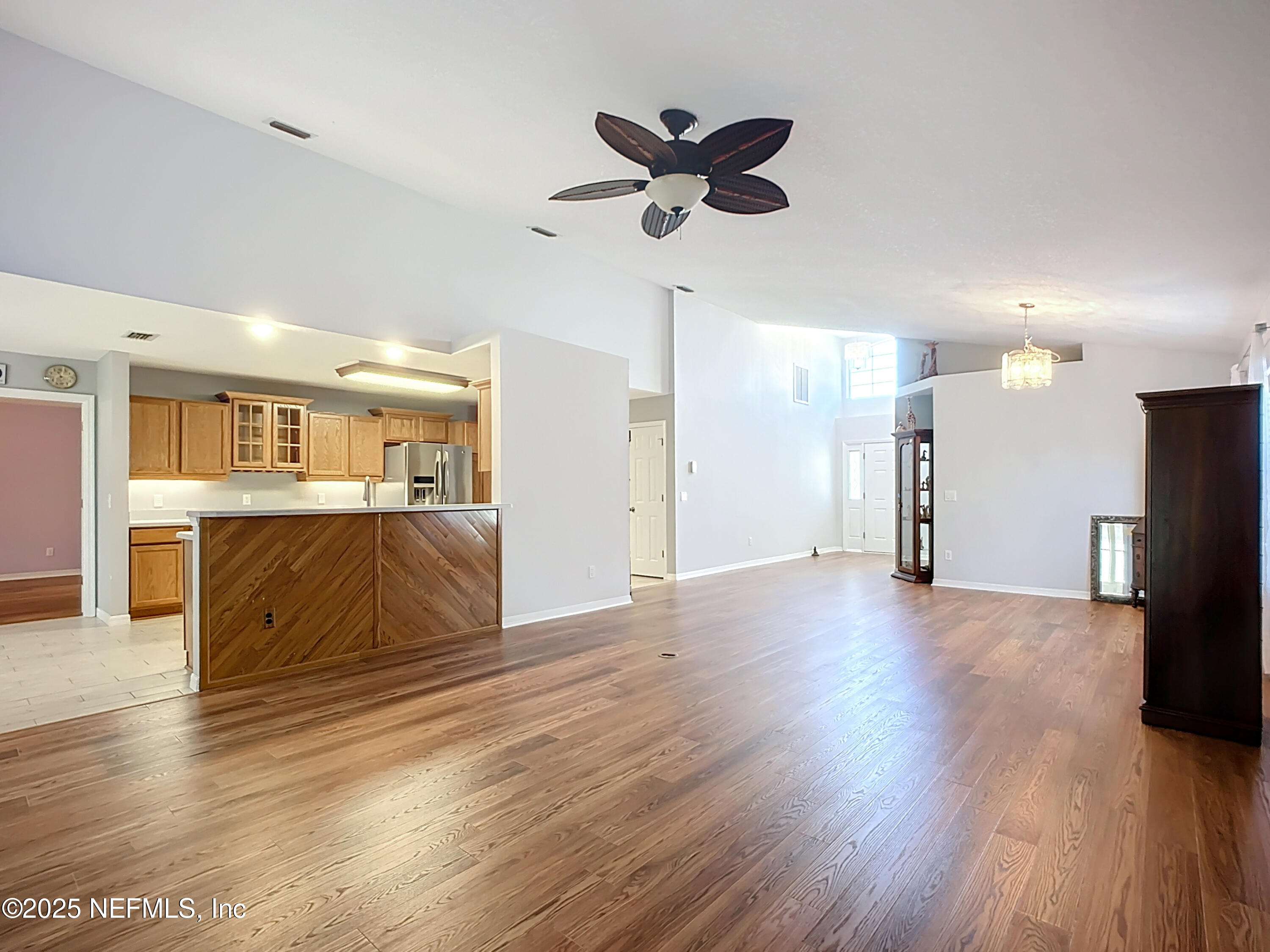 2284 COMMODORES CLUB Boulevard