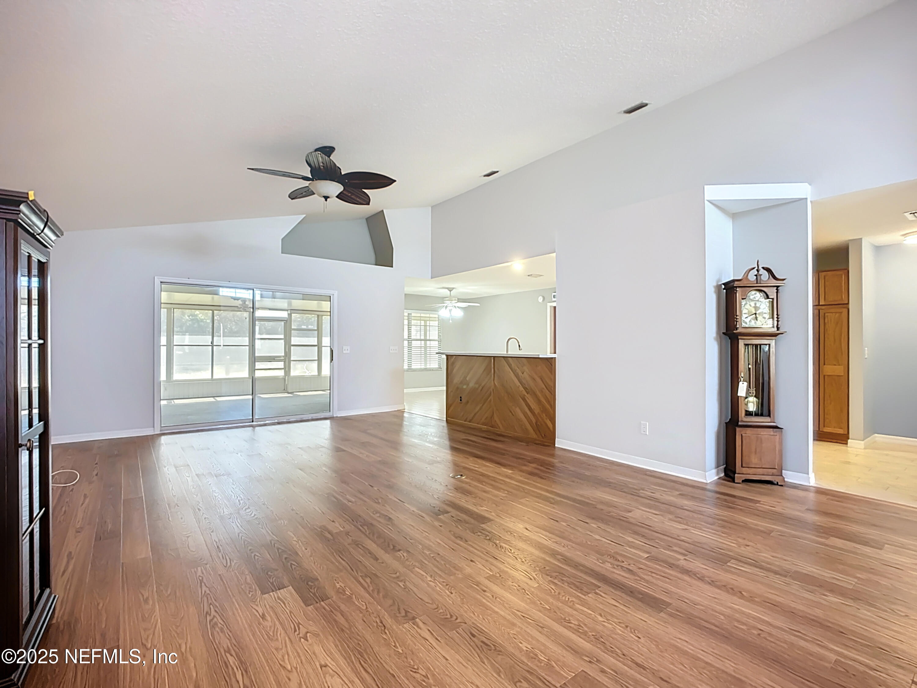 2284 COMMODORES CLUB Boulevard