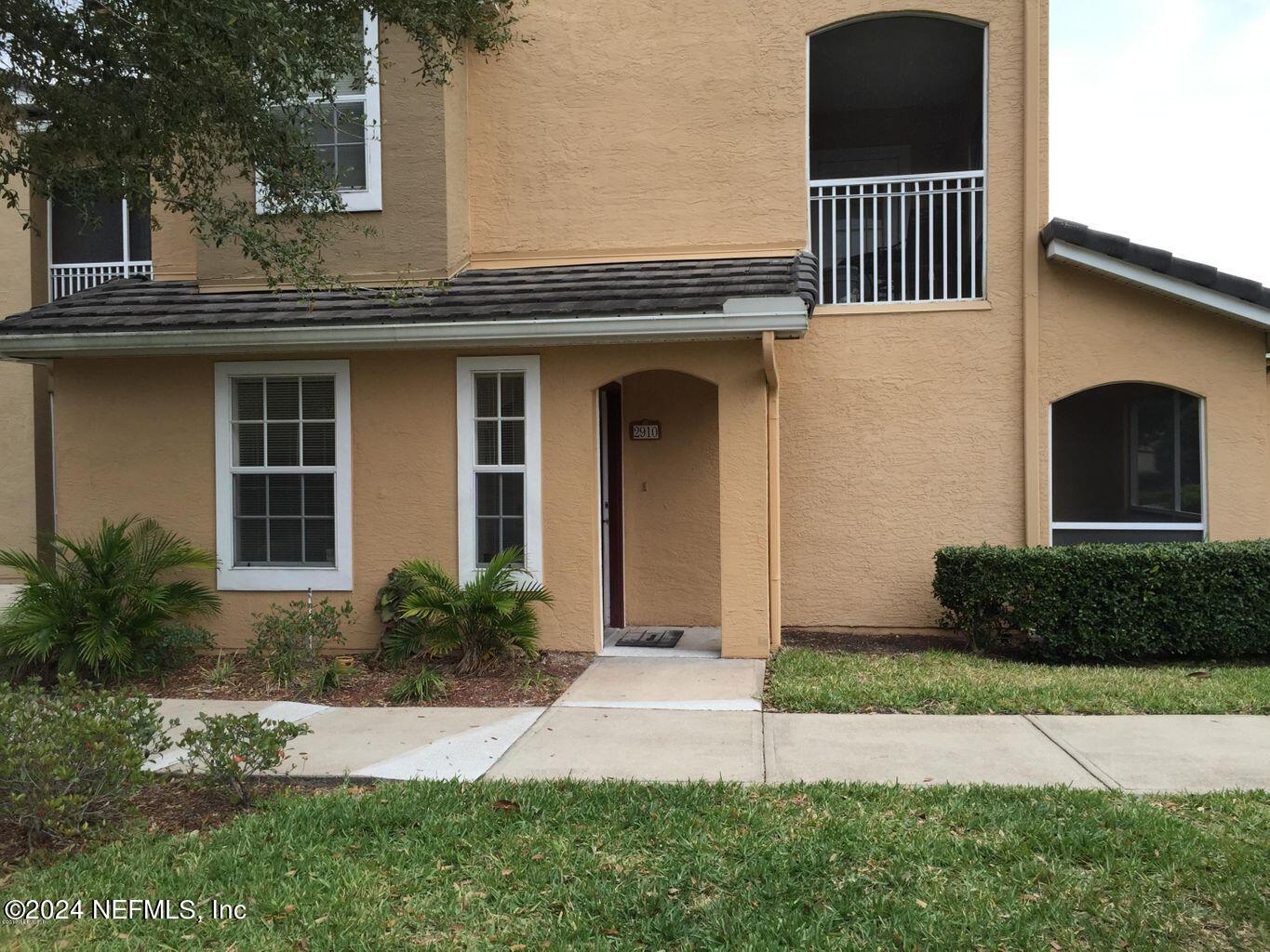 Jacksonville, FL home for sale located at 10075 Gate Parkway N Unit 2910, Jacksonville, FL 32256