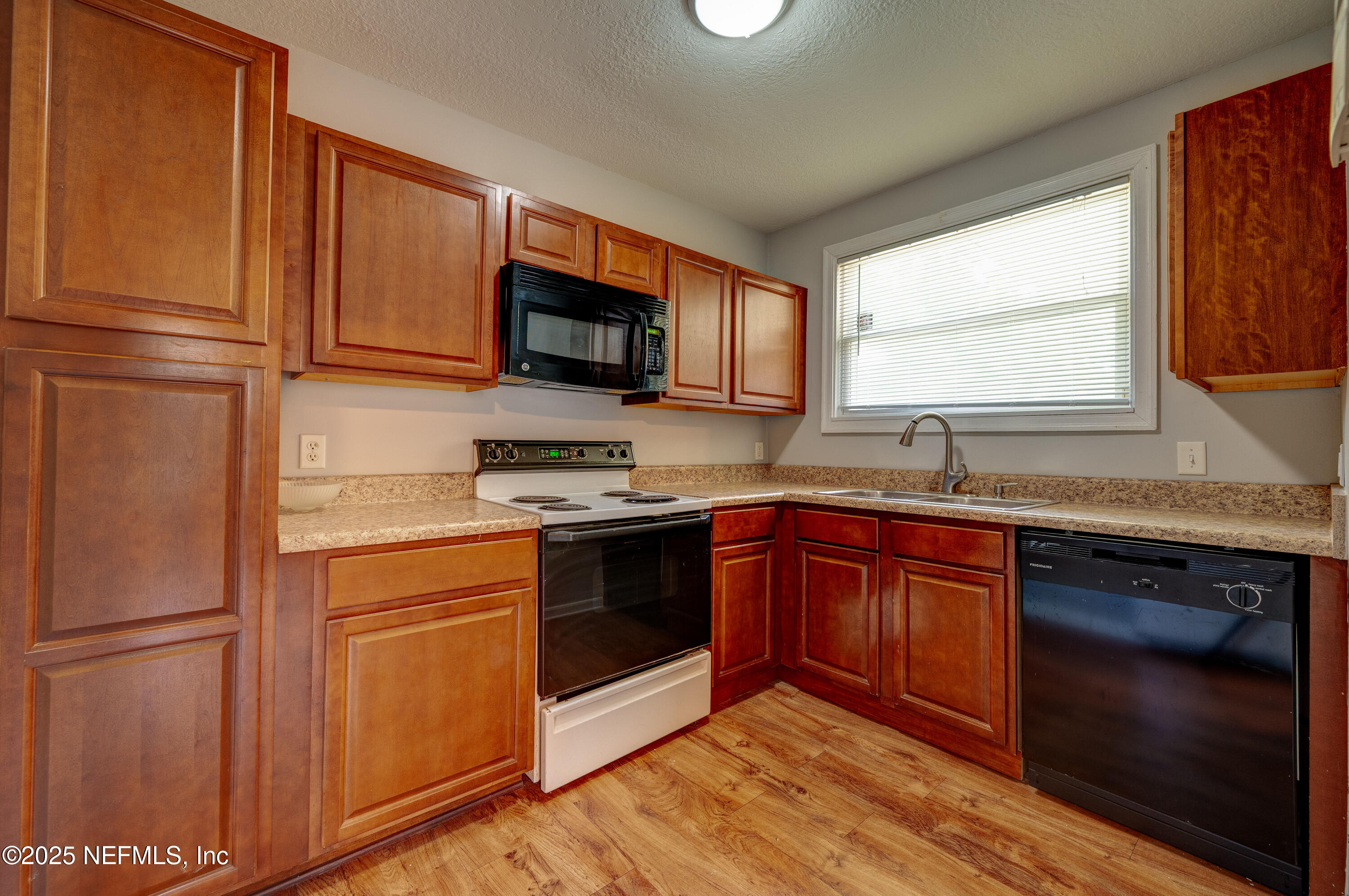 1232 GLEN LAURA Road