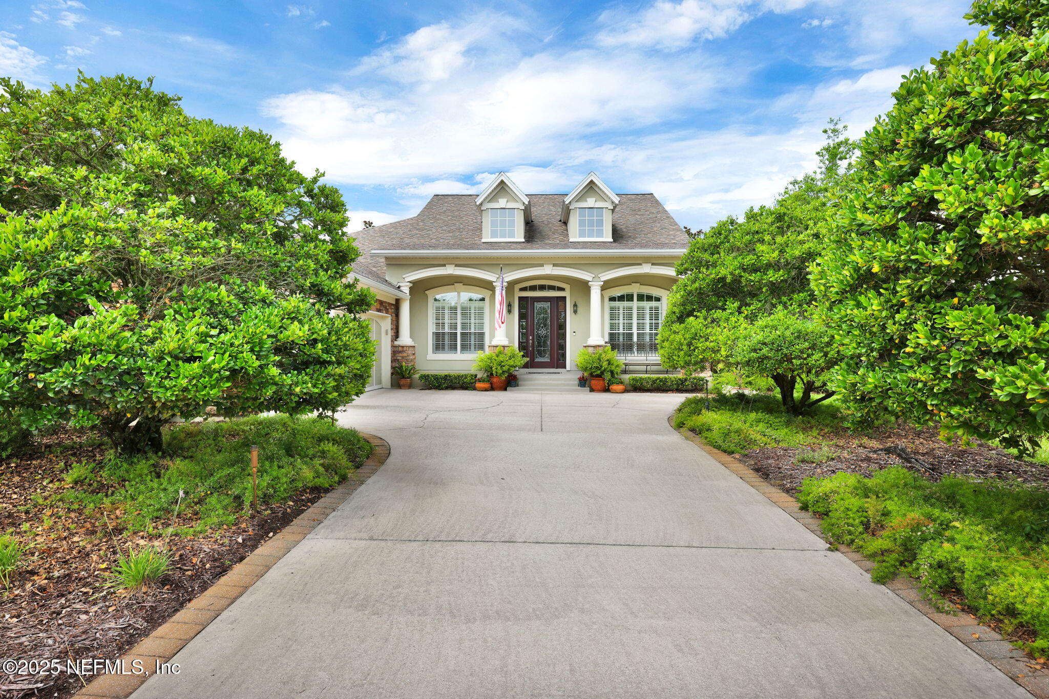 159 LA MESA Drive