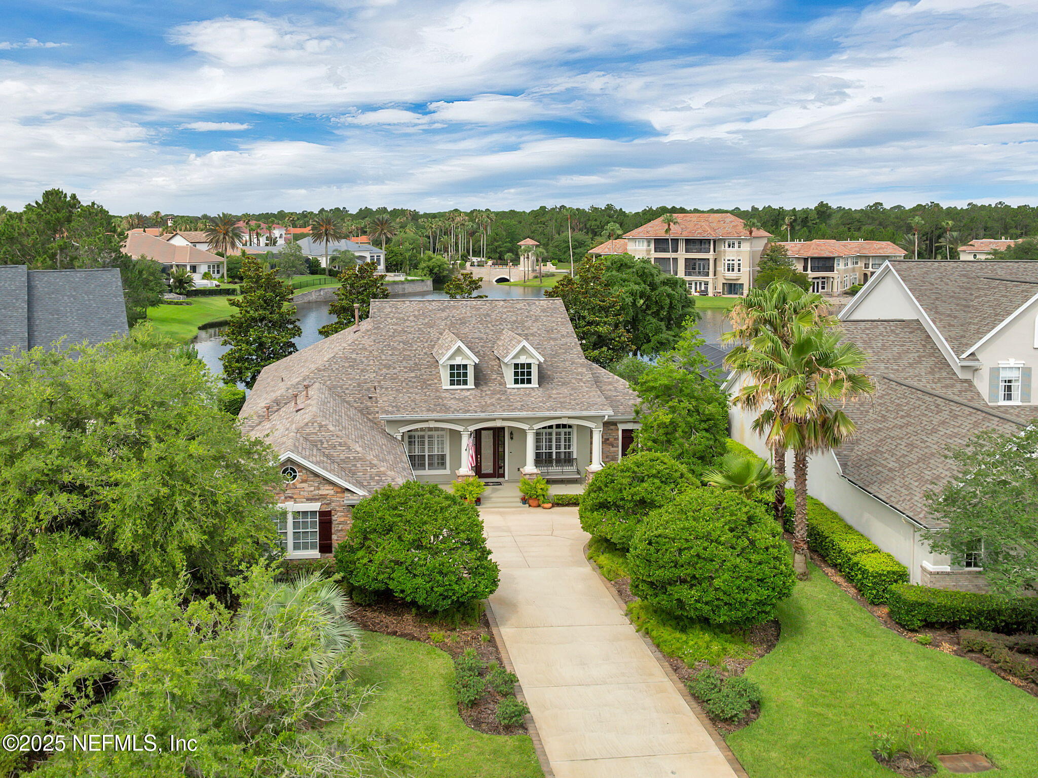159 LA MESA Drive