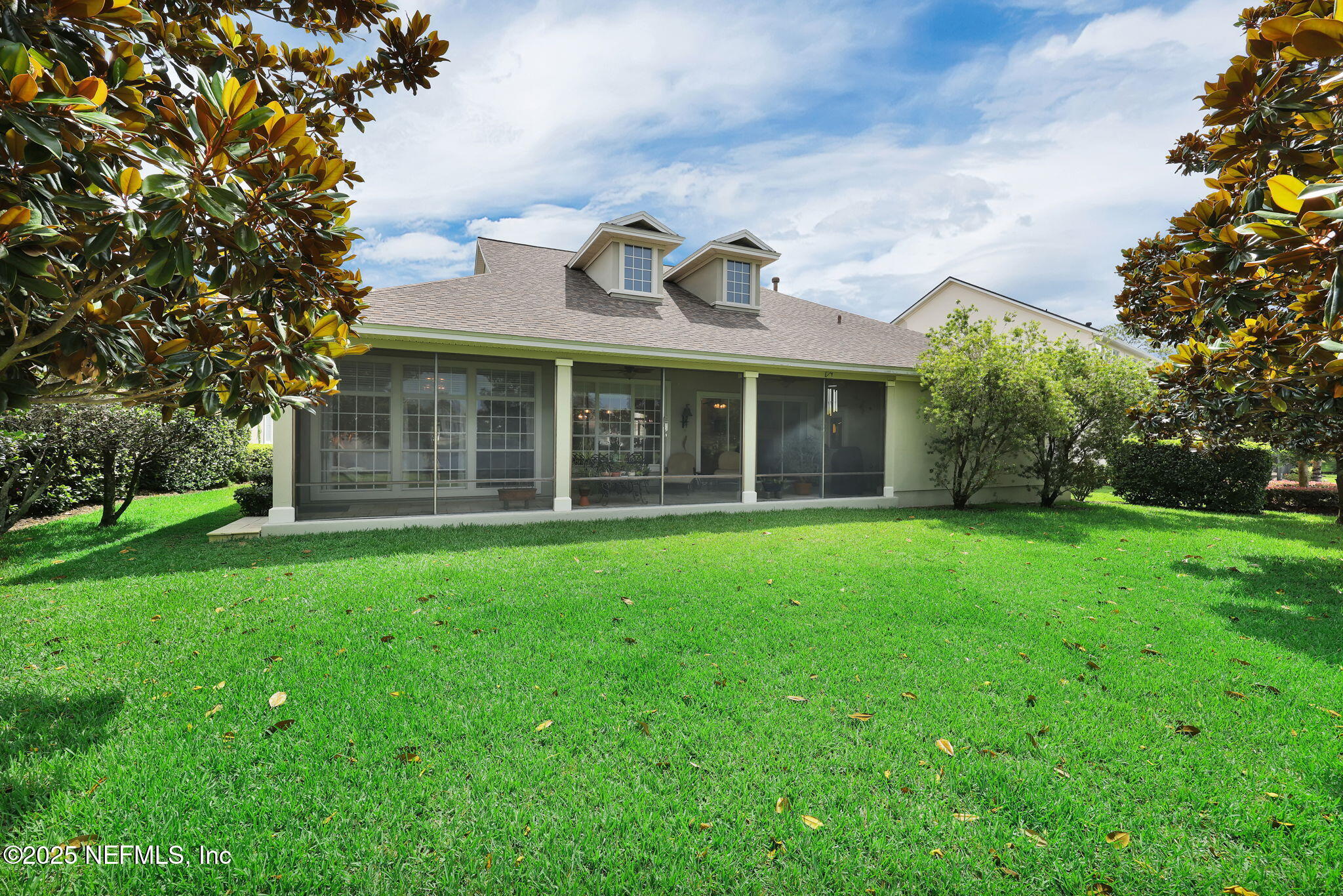 159 LA MESA Drive