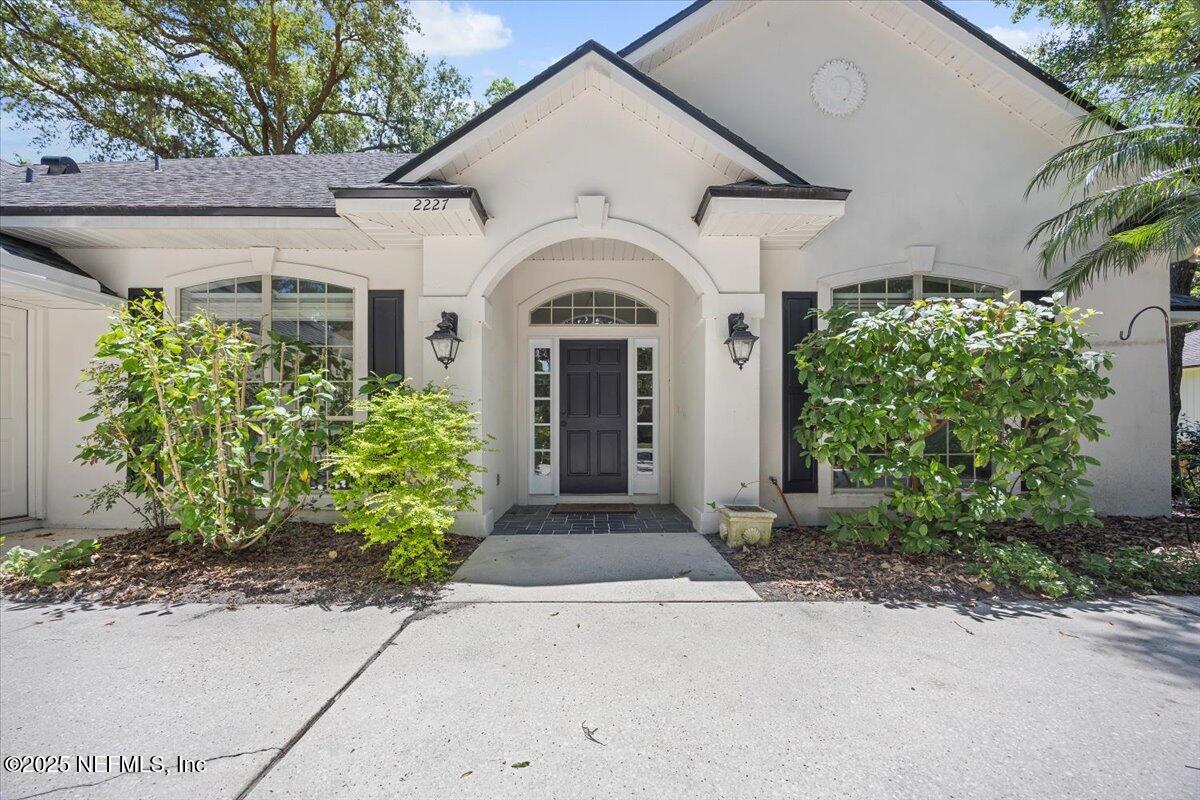 2227 BAREFOOT Trace