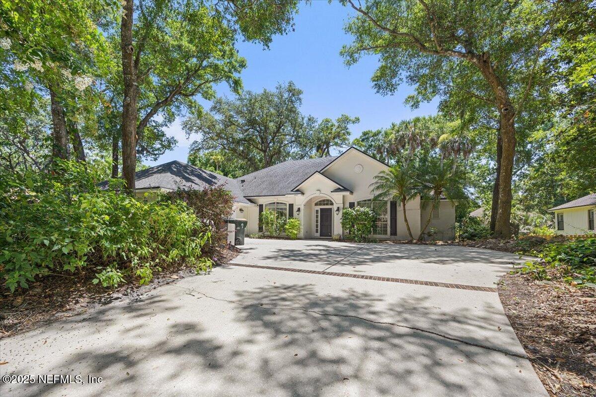 2227 BAREFOOT Trace