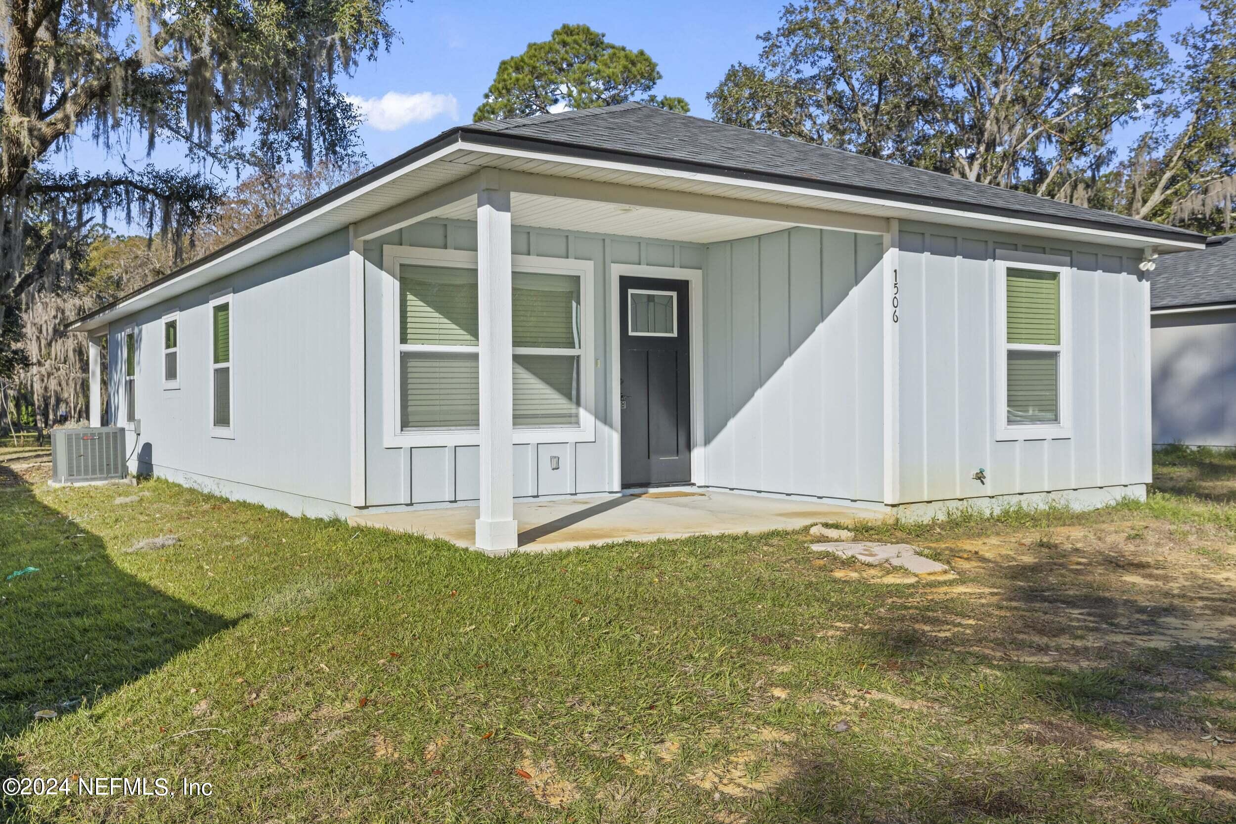 Melrose, FL home for sale located at 1506 SE 4TH Avenue, Melrose, FL 32666
