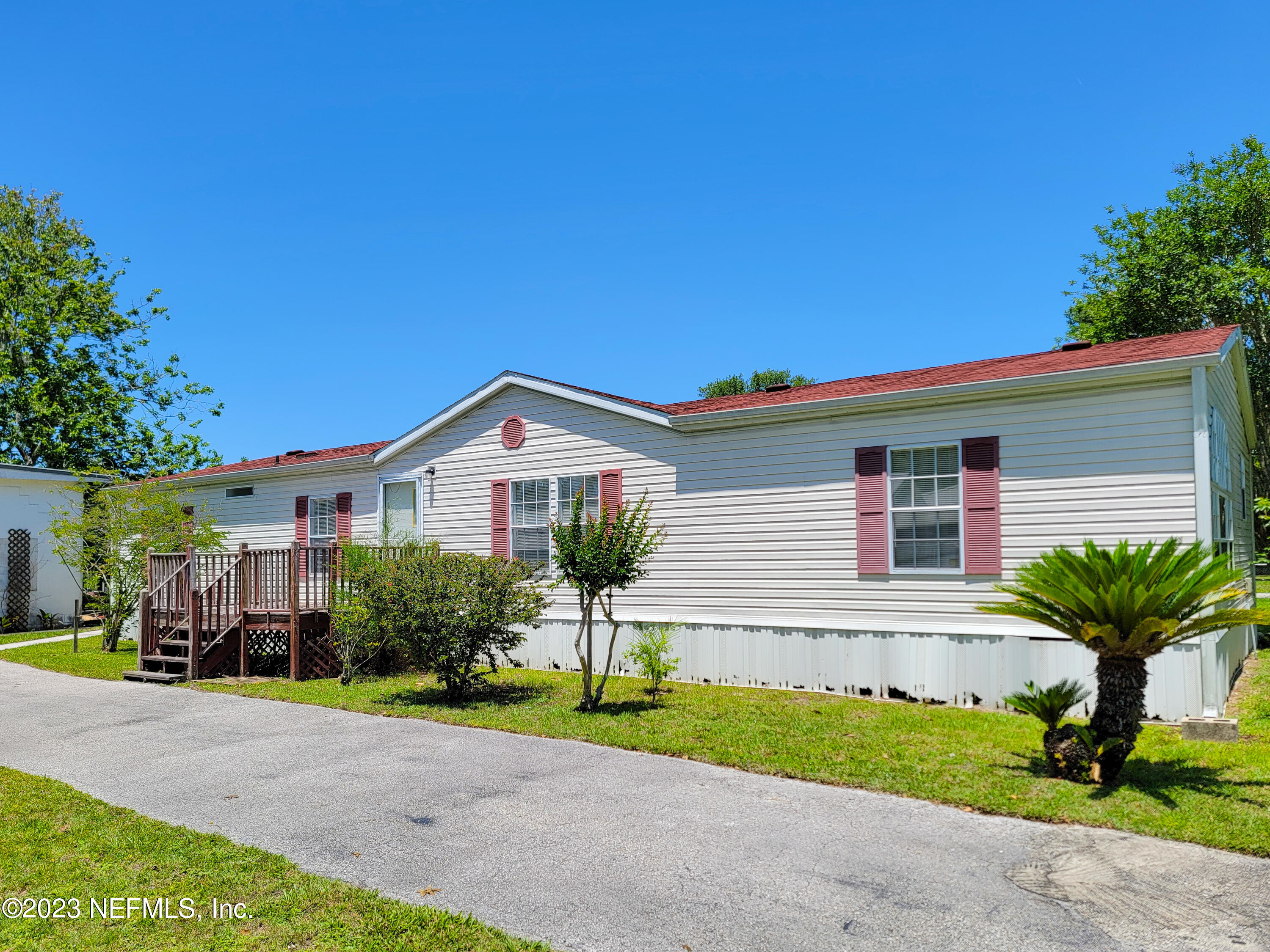 Satsuma, FL home for sale located at 137 WATERSIDE Avenue, Satsuma, FL 32189