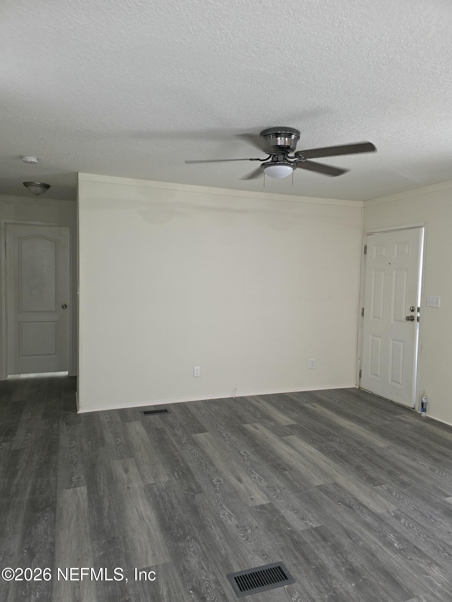 106 W MANITOBA Street