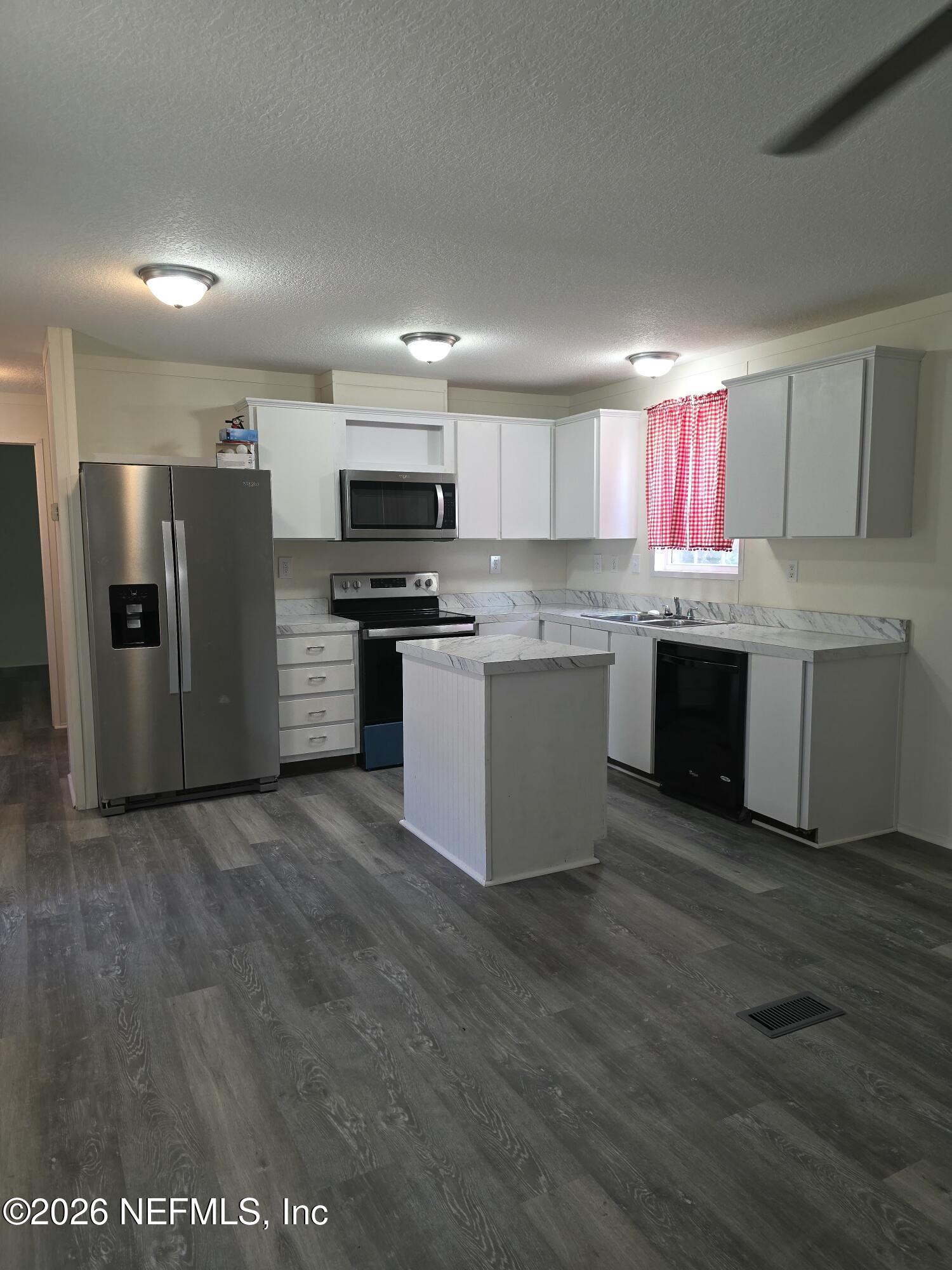 106 W MANITOBA Street