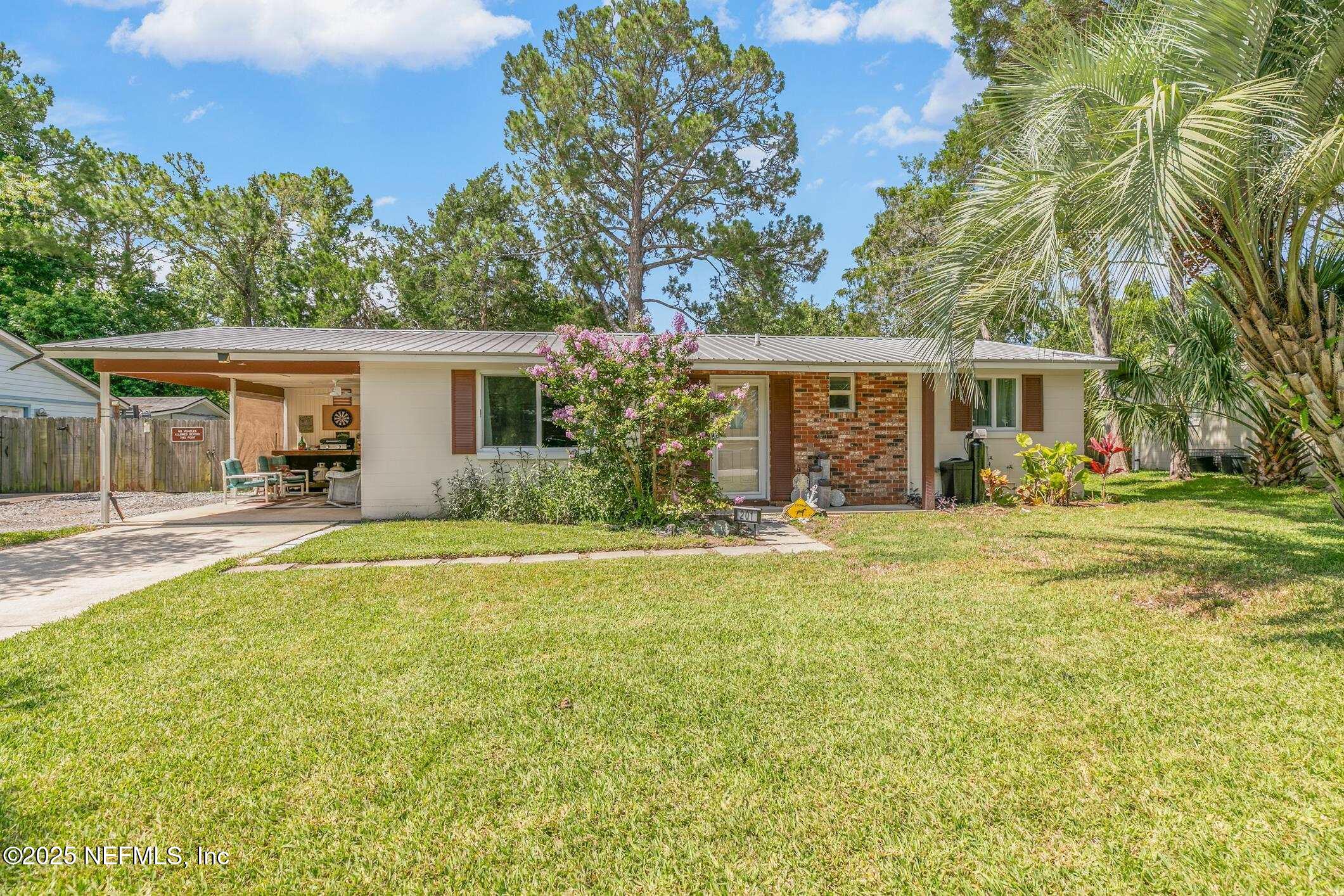 201 ESTANCIA Street