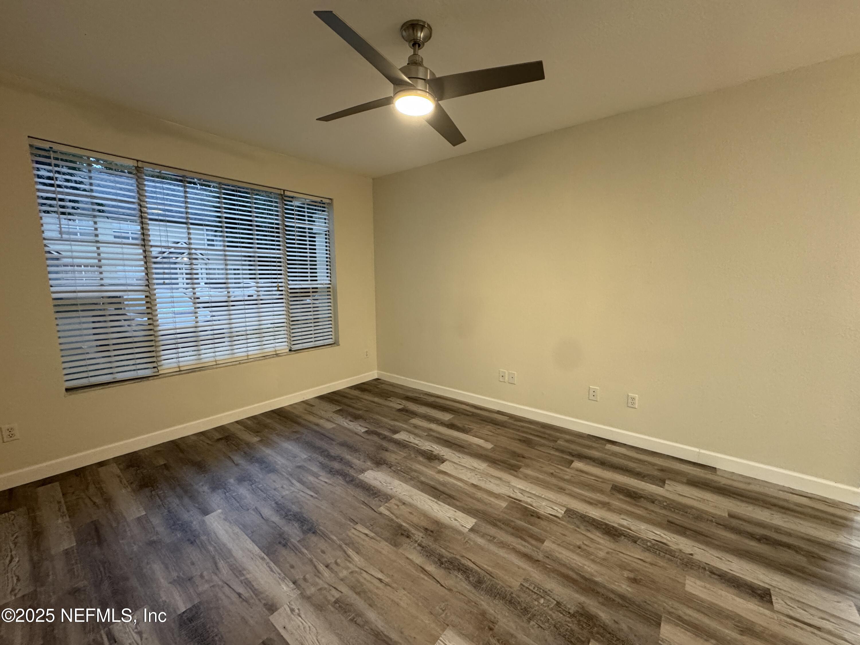 13703 RICHMOND PARK Drive N 2401