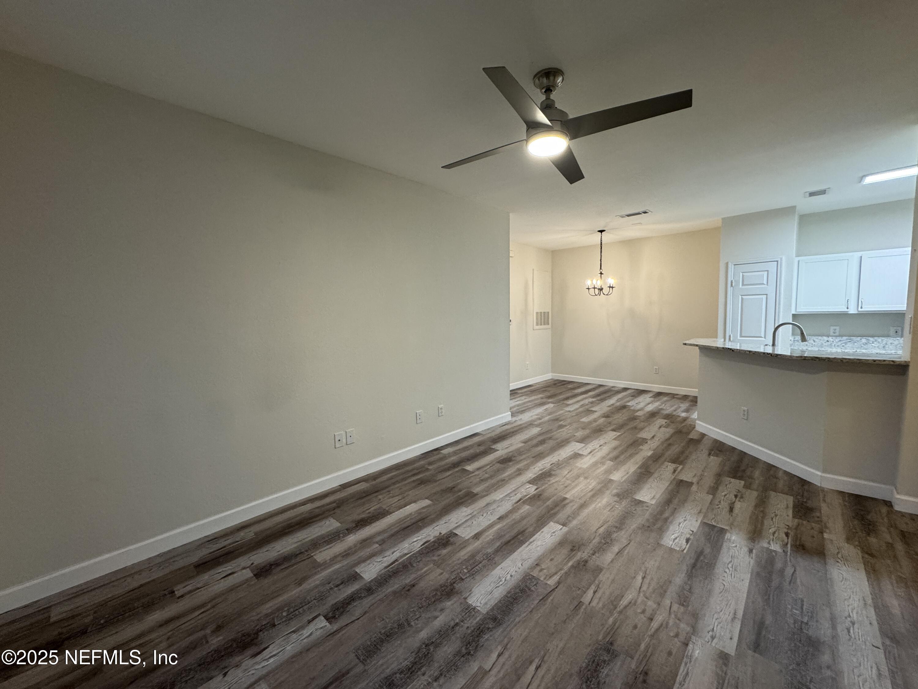 13703 RICHMOND PARK Drive N 2401