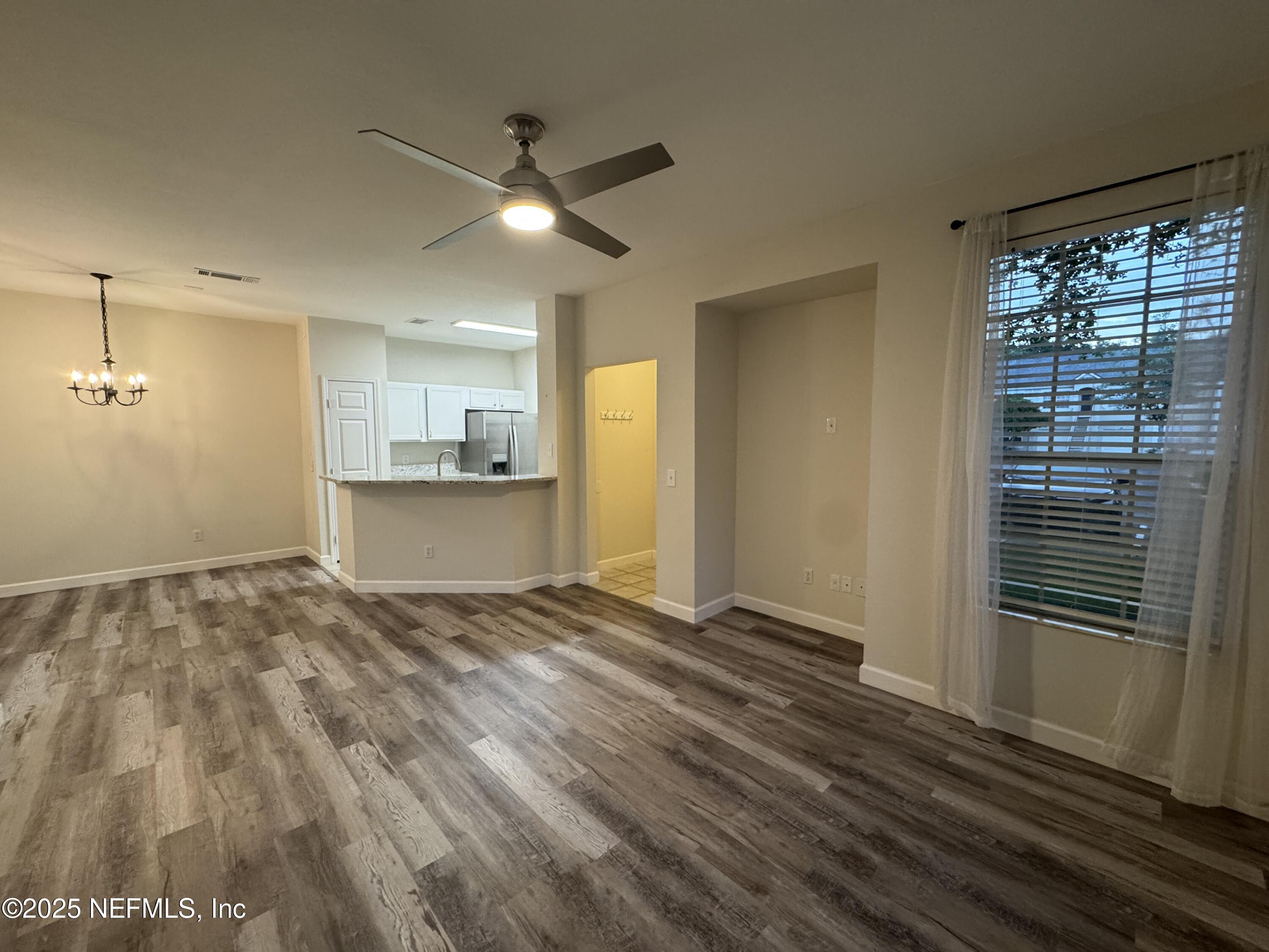 13703 RICHMOND PARK Drive N 2401