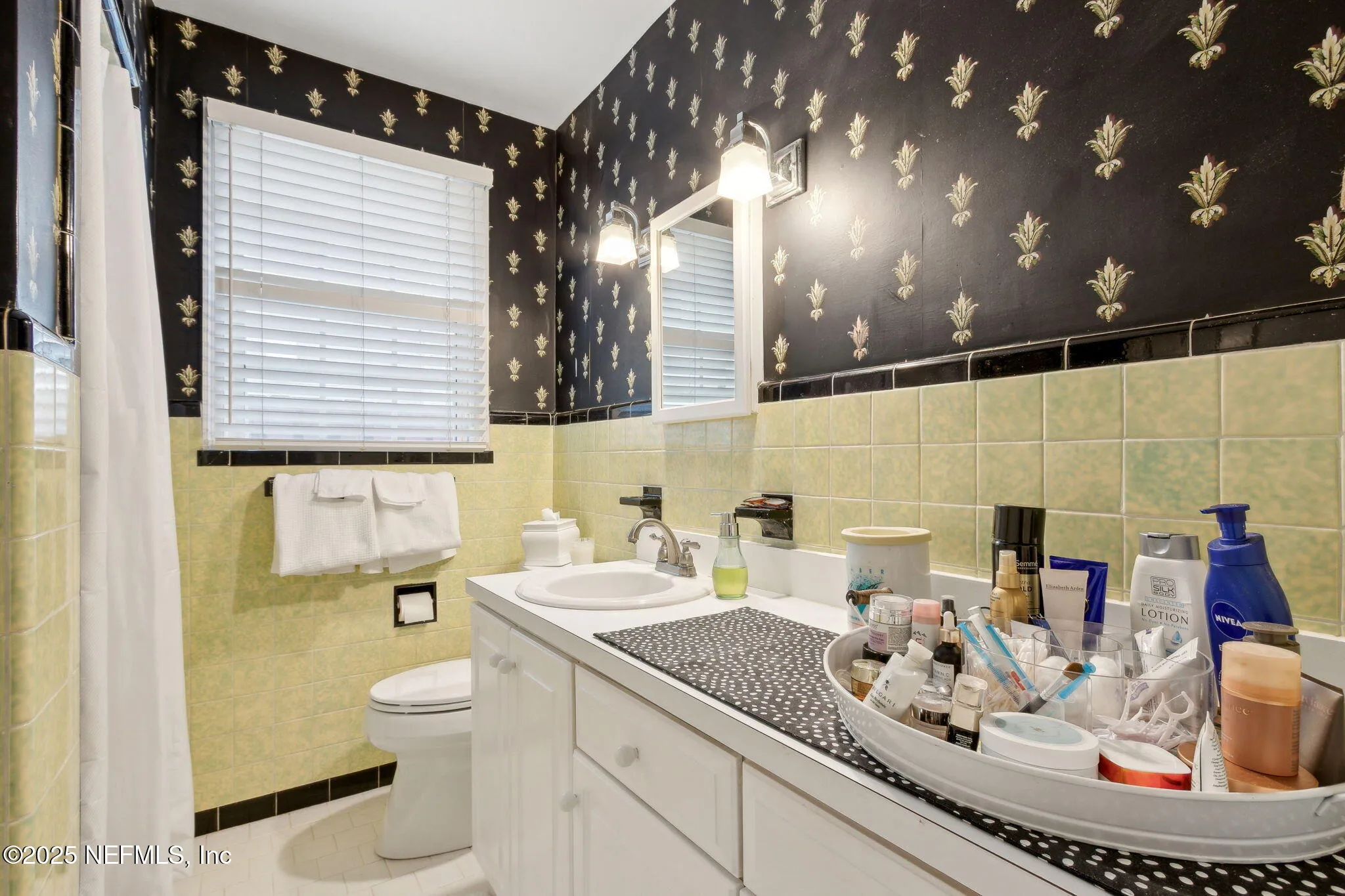 Jacksonville, Florida 32207, United States, 3 Bedrooms Bedrooms, ,3 BathroomsBathrooms,Residential,Pending,204945