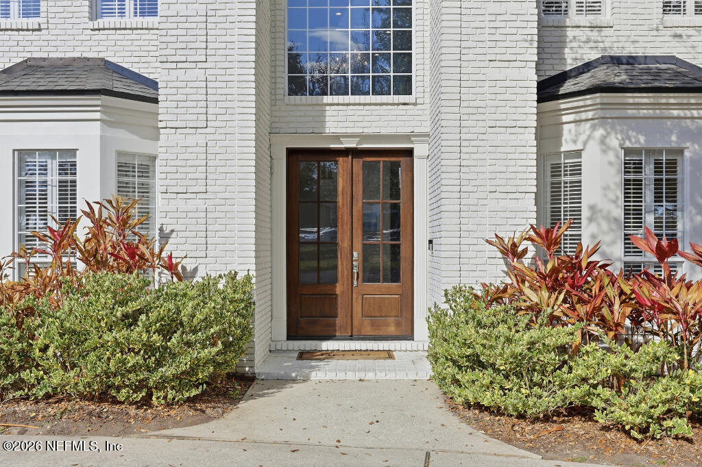 7956 HOLLYRIDGE Road