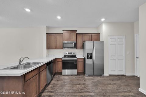 837 CAPITOL Parkway Jacksonville FL 32218
