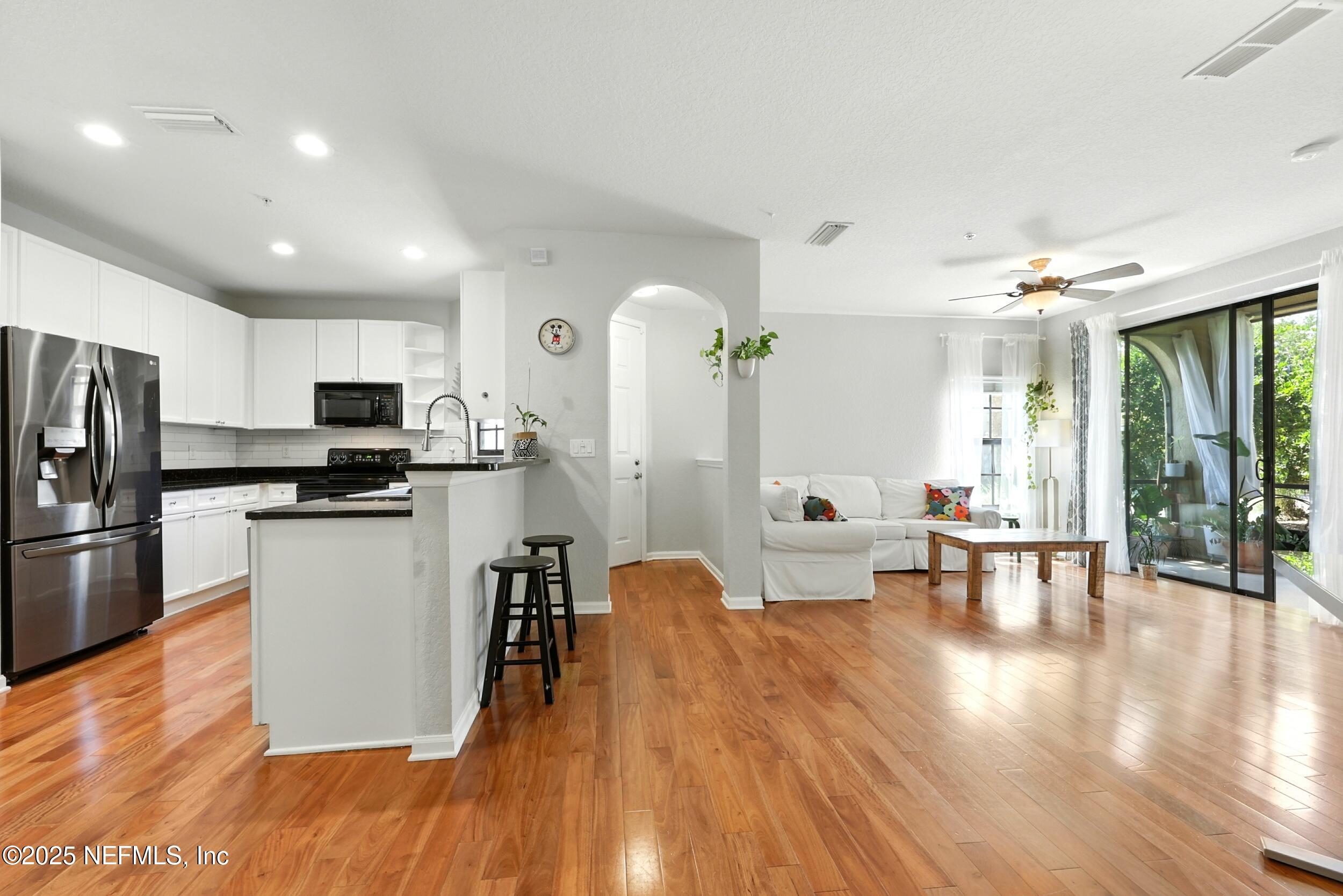 150 CALLE EL JARDIN 101