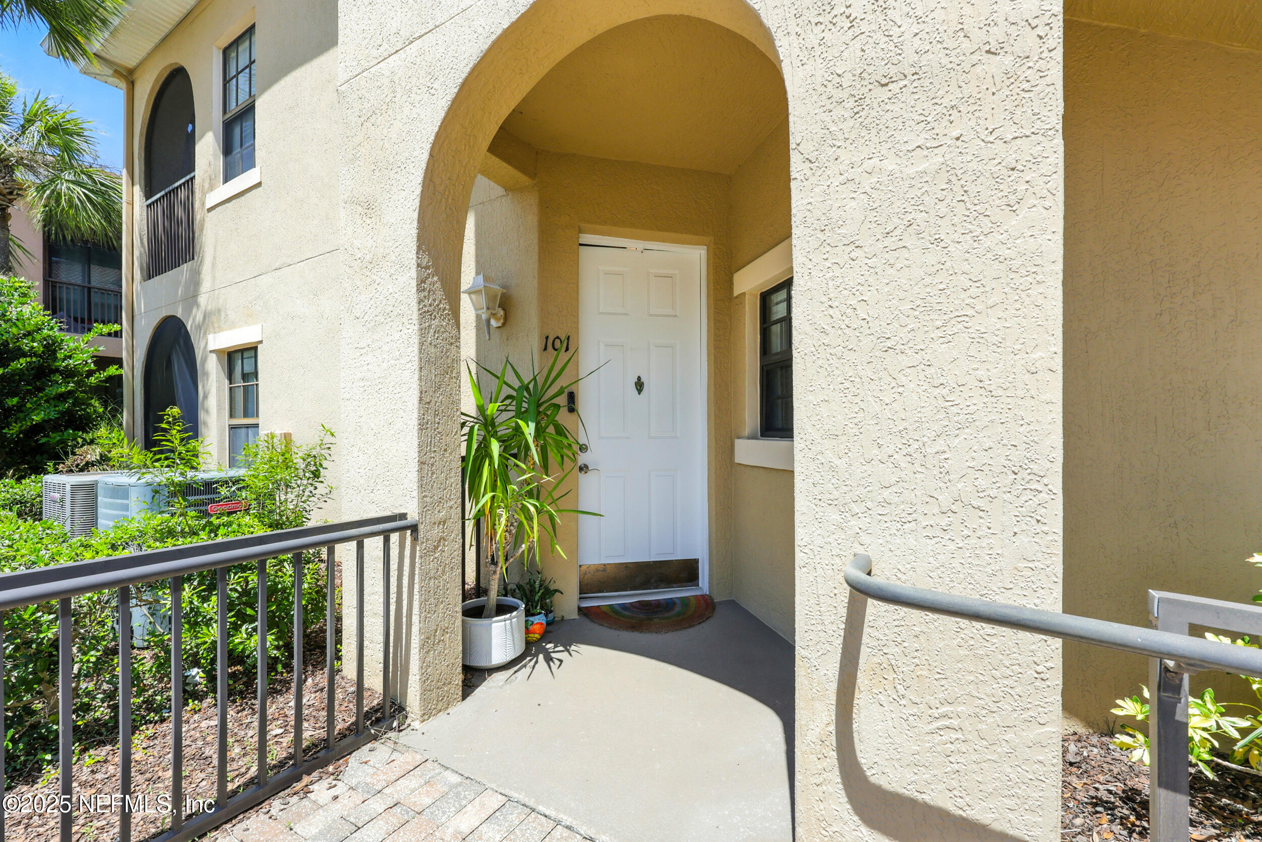 150 CALLE EL JARDIN 101