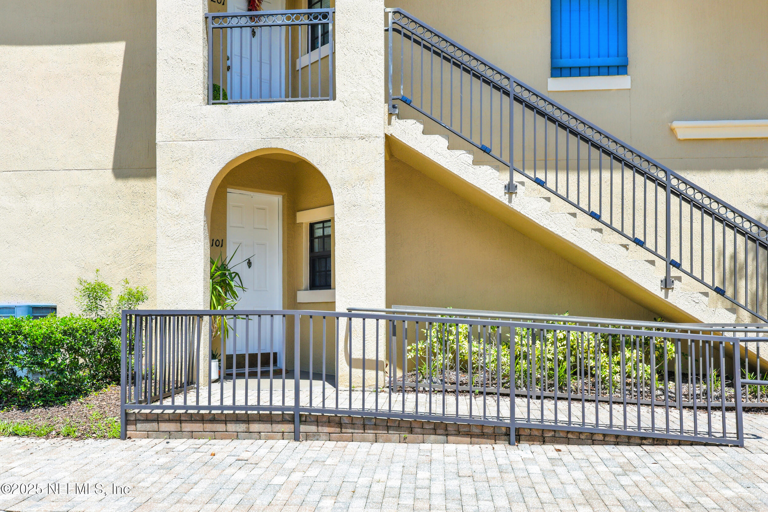 150 CALLE EL JARDIN 101