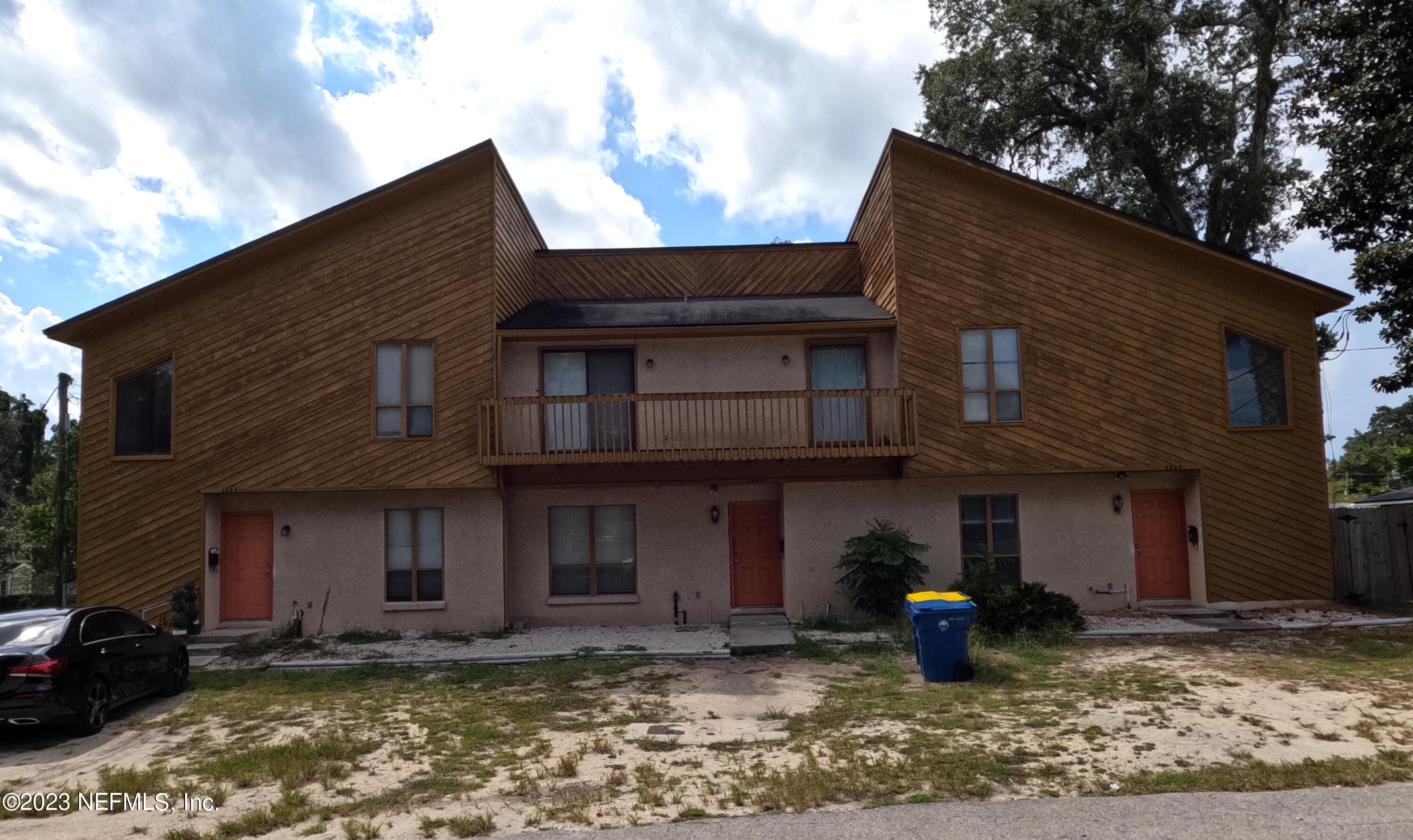 JACKSONVILLE, FL home for sale located at 1304 MAGNOLIA CIR E, JACKSONVILLE, FL 32211