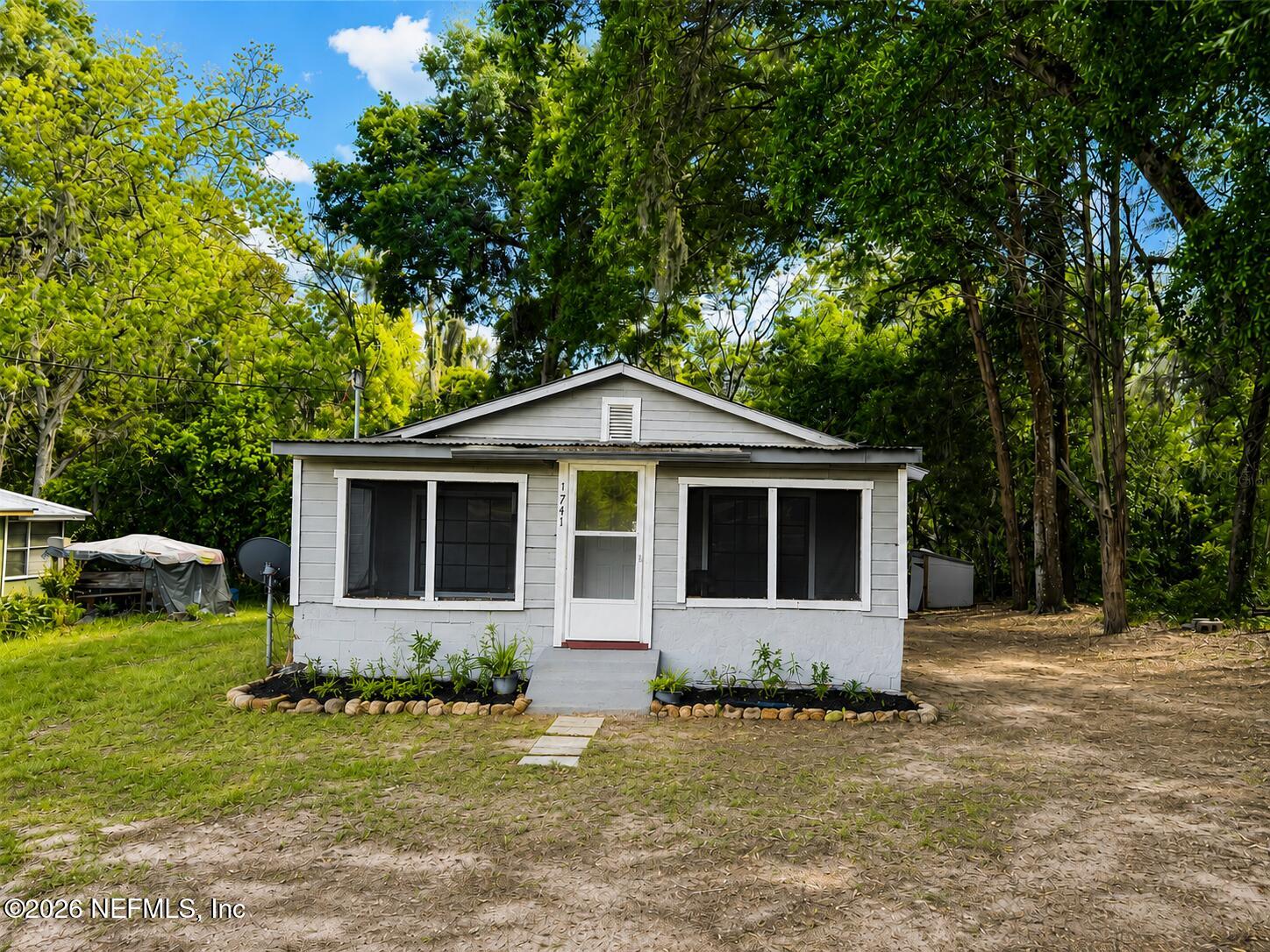 Photo 1 of 9 — 1741 STATE ROAD 20, Hawthorne, FL 32640
