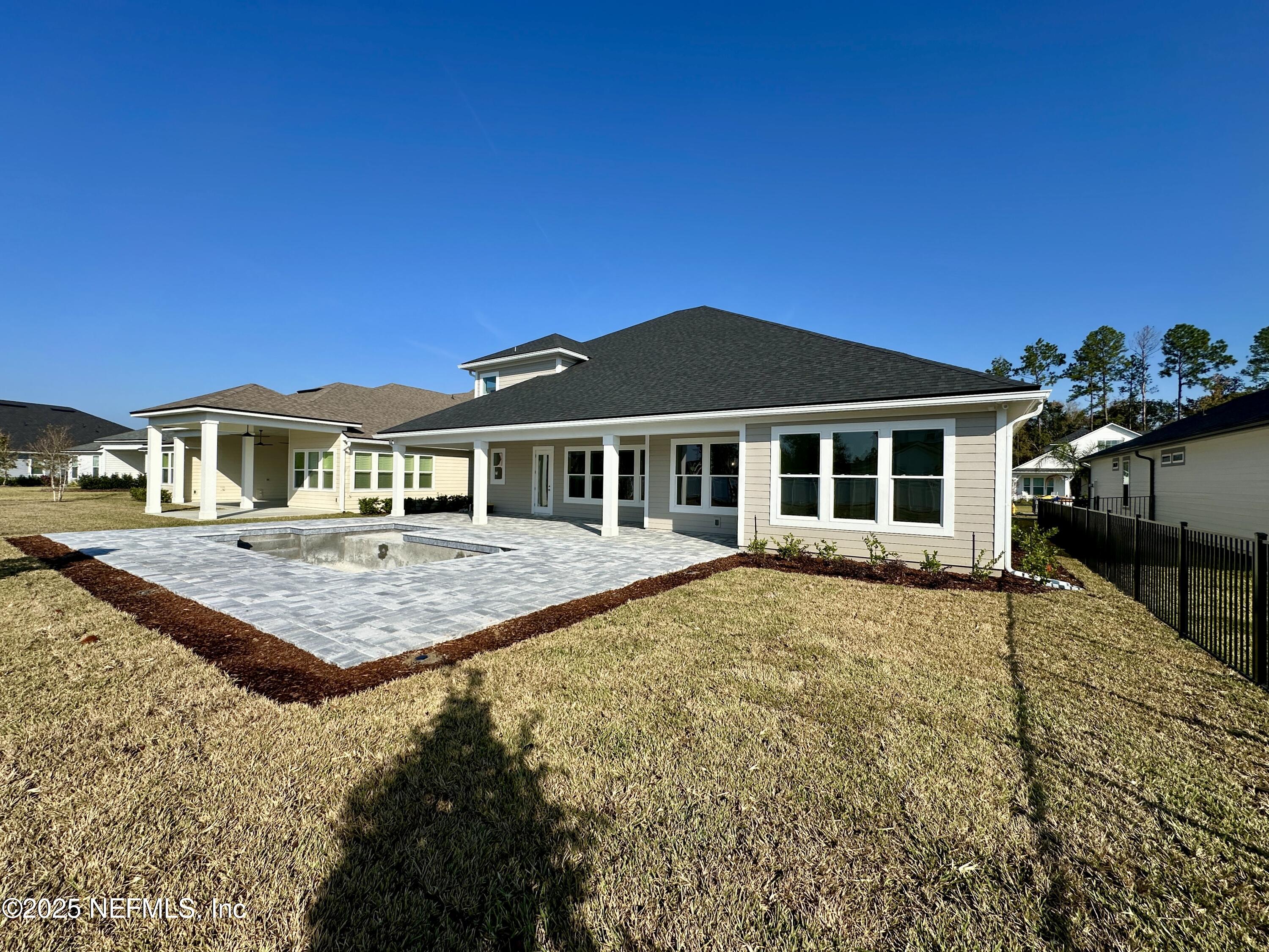 392 COURTNEY OAKS Drive