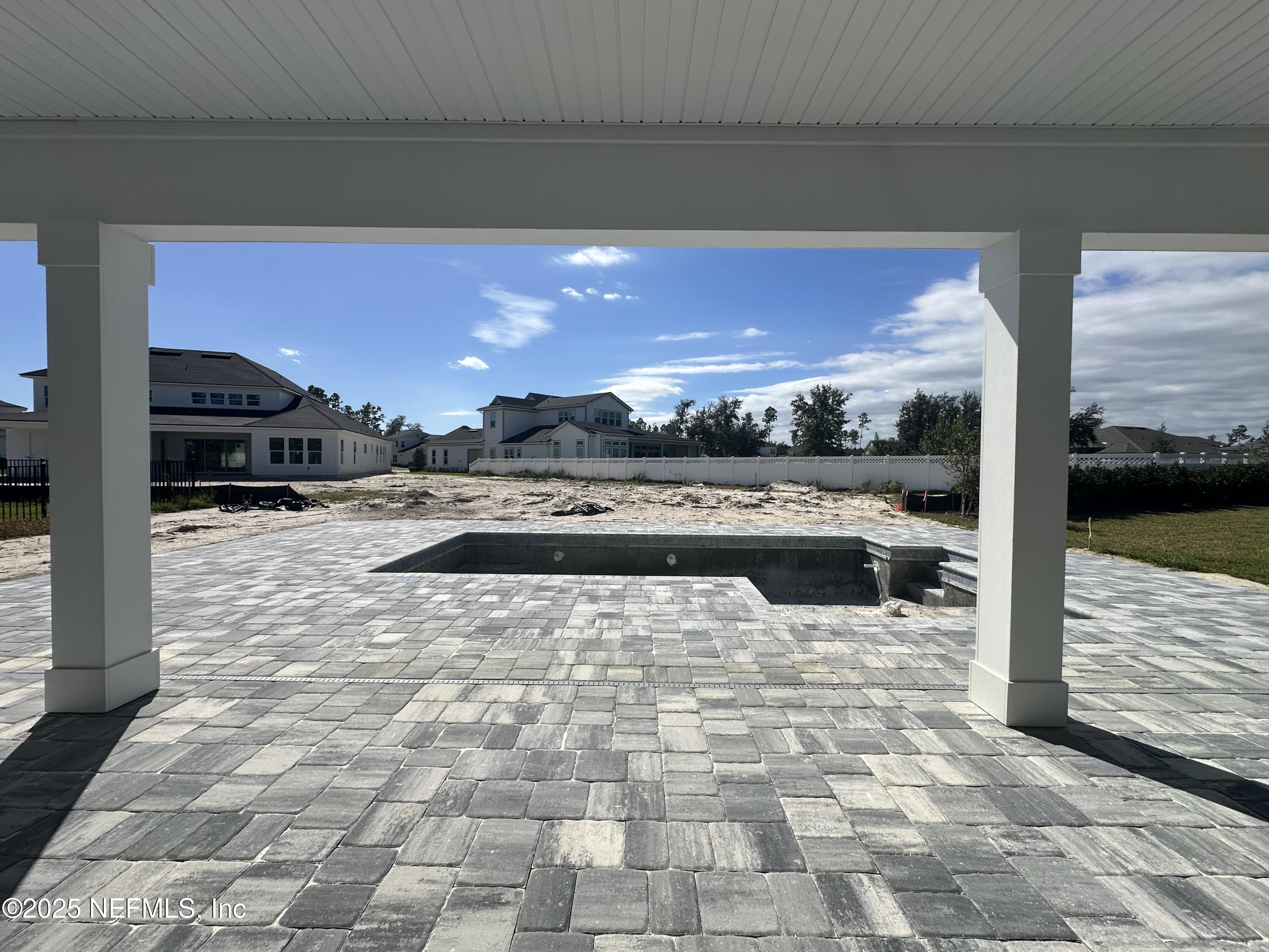 392 COURTNEY OAKS Drive