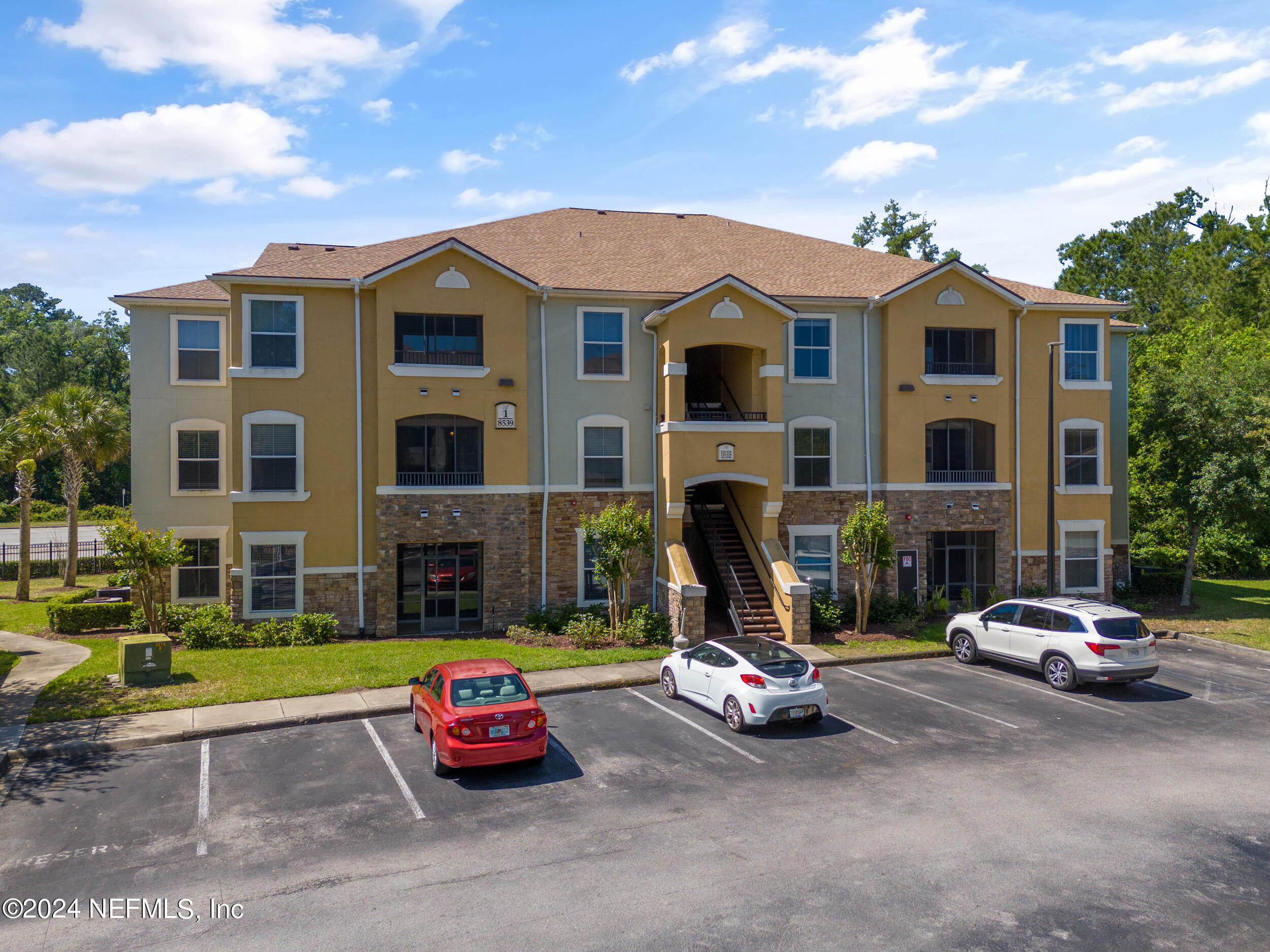 Jacksonville, FL home for sale located at 8539 Gate Parkway W Unit 124, Jacksonville, FL 32216