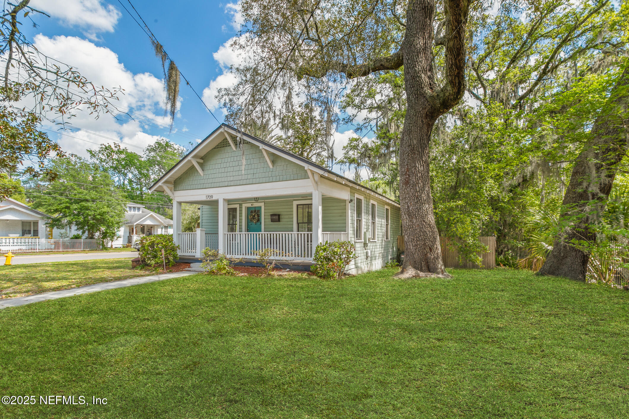 1709 PINEGROVE Avenue