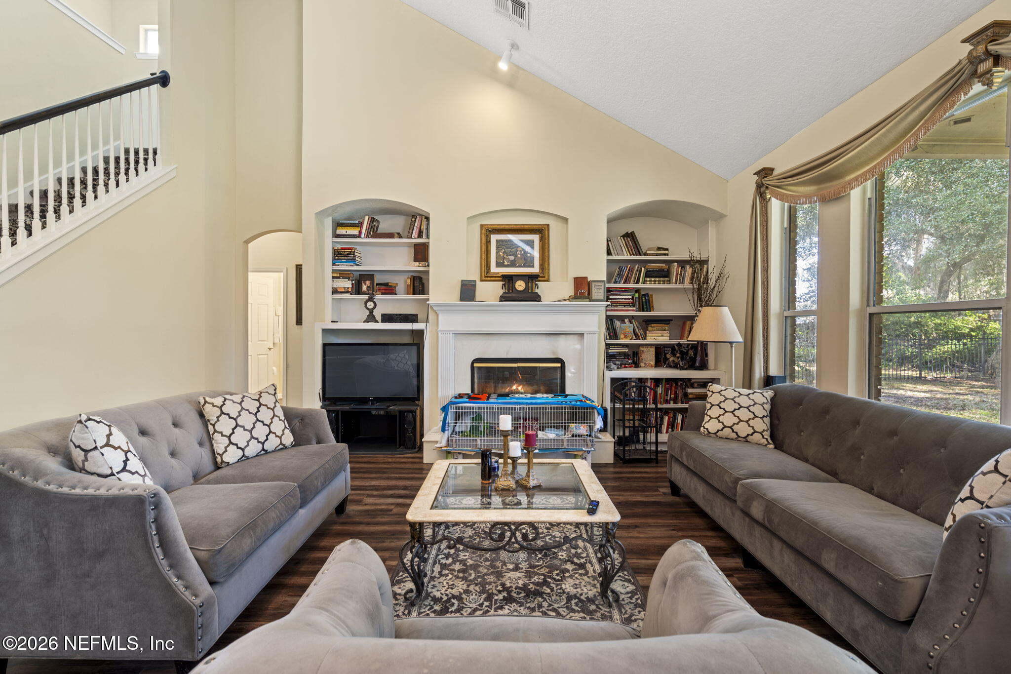 1822 RISING OAKS Drive