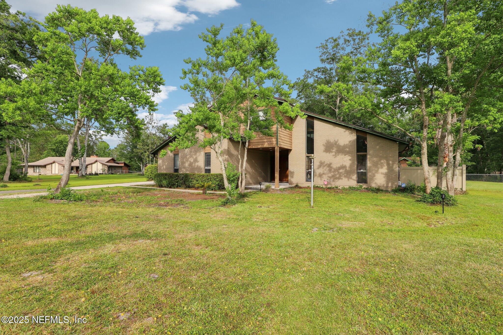 1775 EMERALD Lane