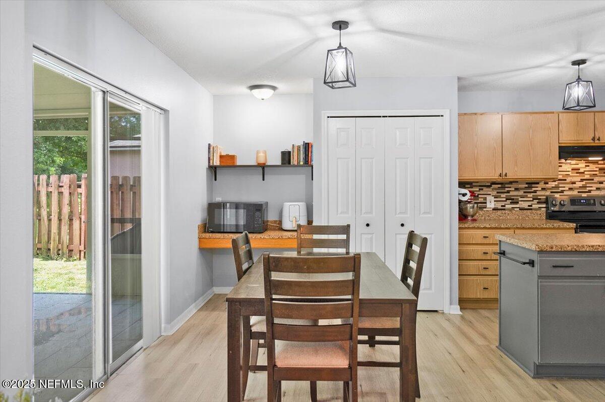 8553 ENGLISH OAK Drive