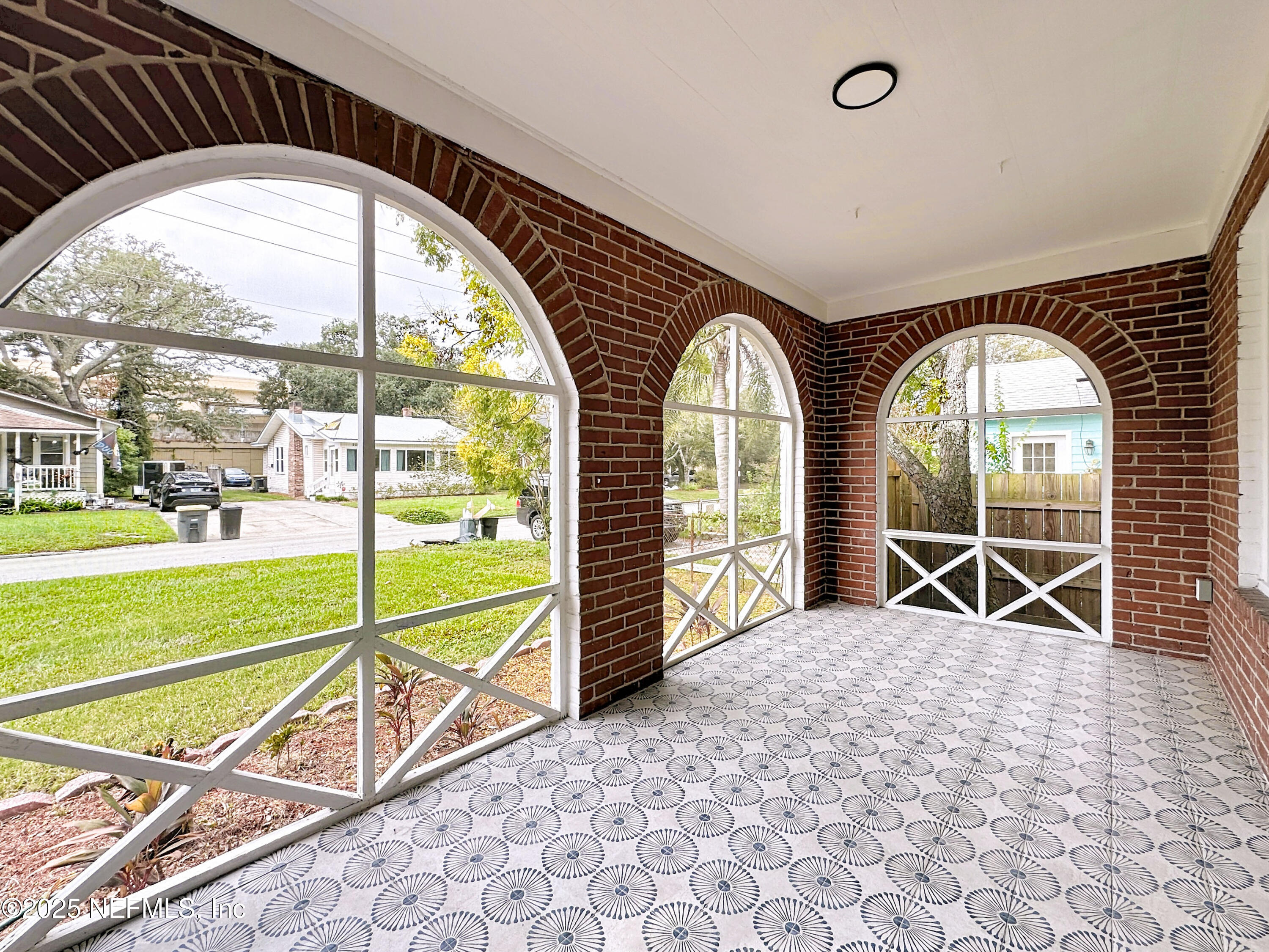 2057 SOUTHAMPTON Road