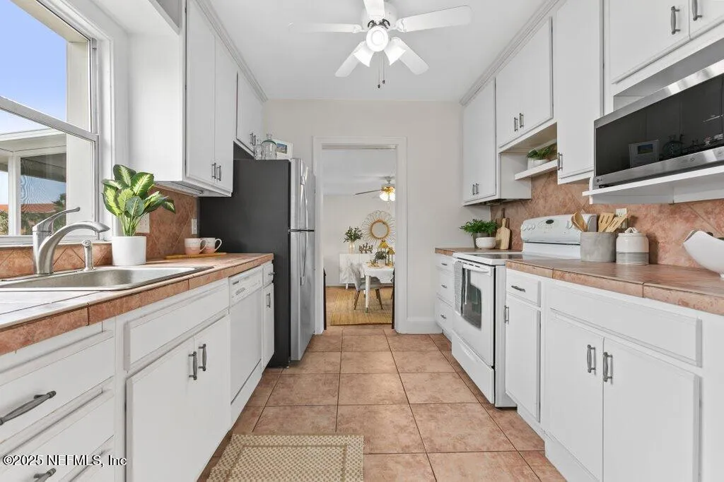 Jacksonville Beach, Florida 32250, United States, 4 Bedrooms Bedrooms, ,2 BathroomsBathrooms,Residential,Active,86009