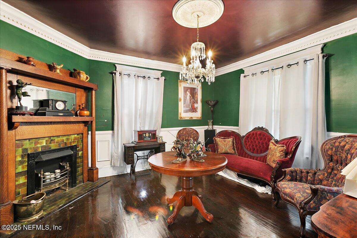 1936 N MARKET Street