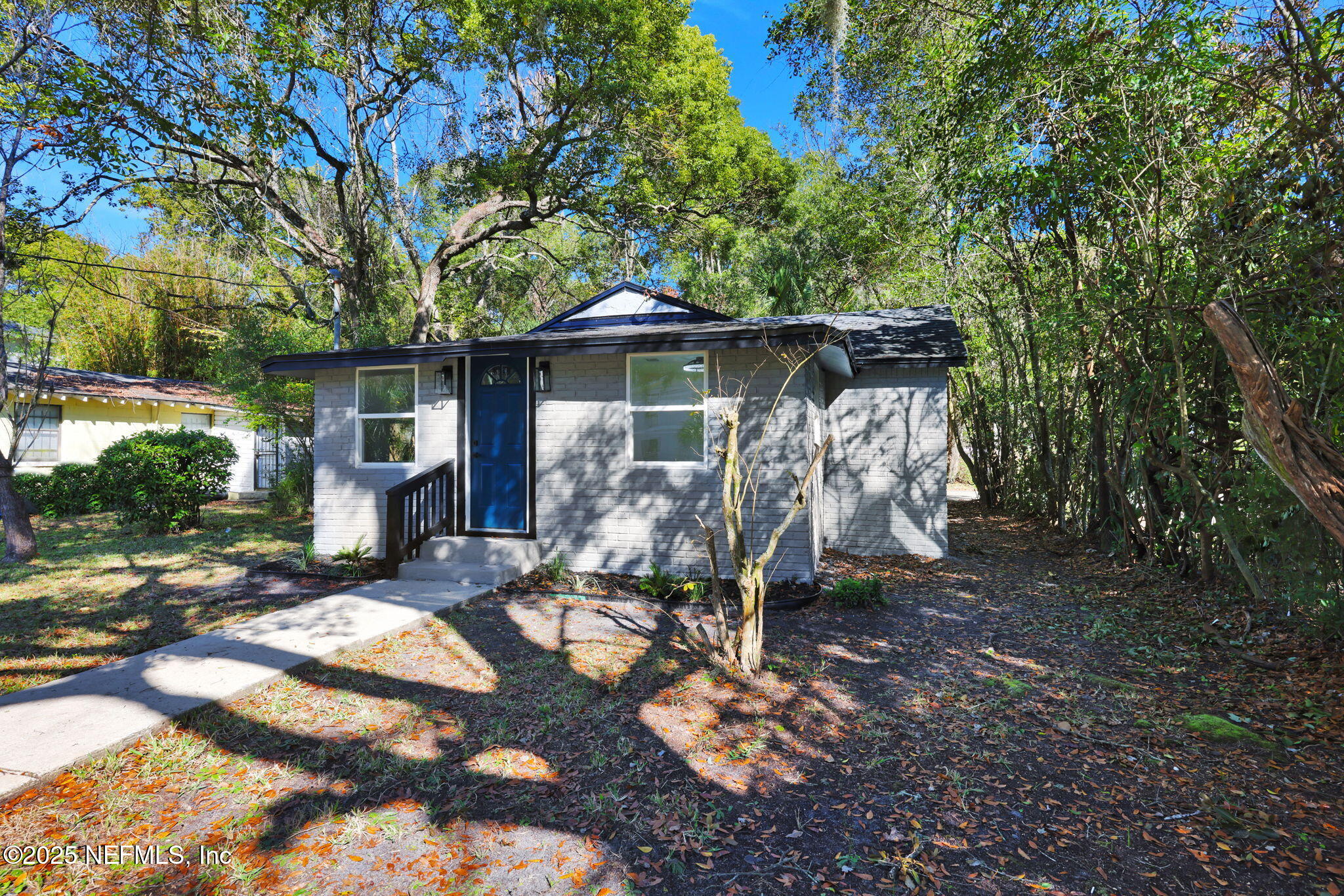 5807 CASTELLANO Avenue