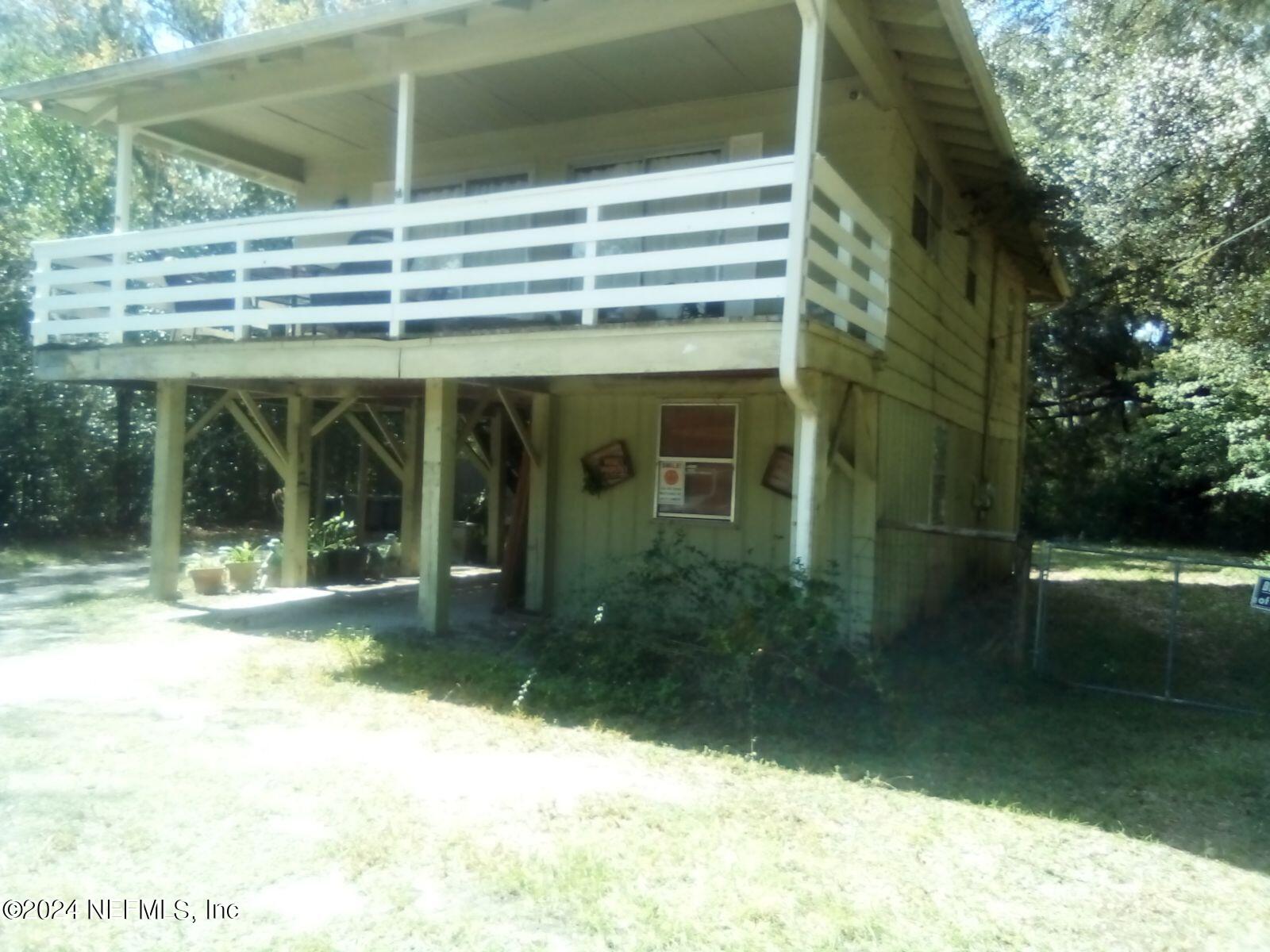 Interlachen, FL home for sale located at 831 Dawn Avenue, Interlachen, FL 32148