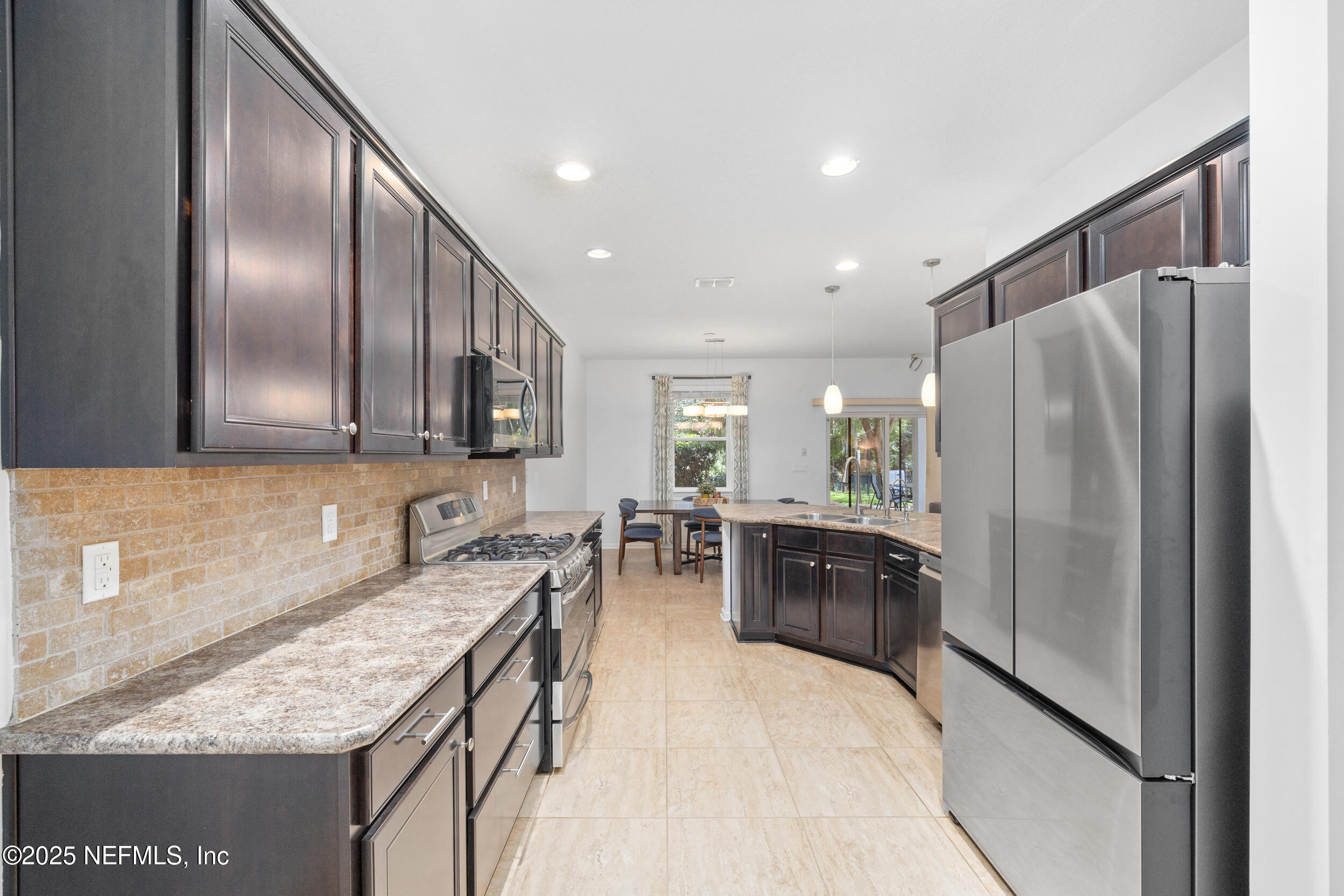 25 HOWLAND Drive