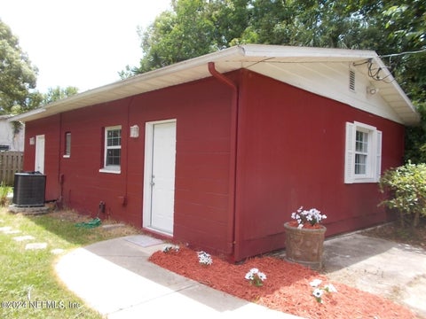 Photo of 5730 CRUZ Road, Jacksonville, FL 32207 (MLS # 2159032)