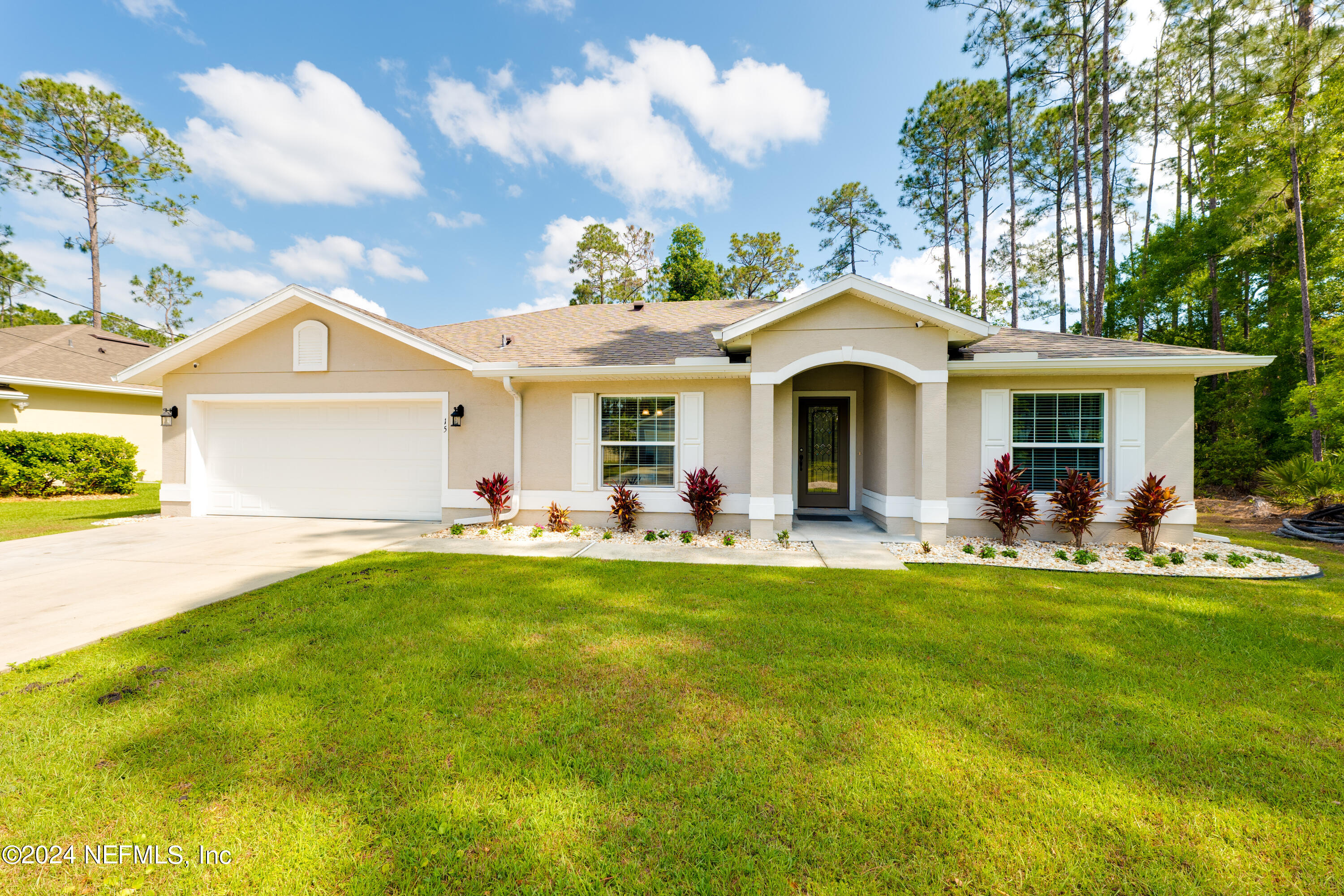 Palm Coast, FL home for sale located at 15 Raeland Lane, Palm Coast, FL 32164